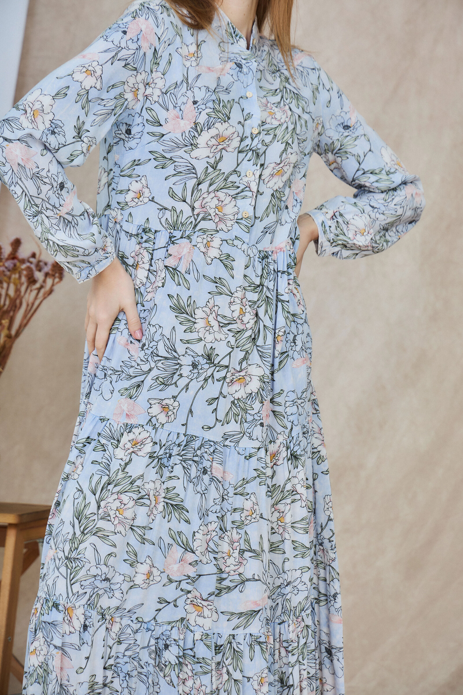 Vestido largo estilo camisero estampado, corte holgado y frunces - Azul claro - 2 - formato grande