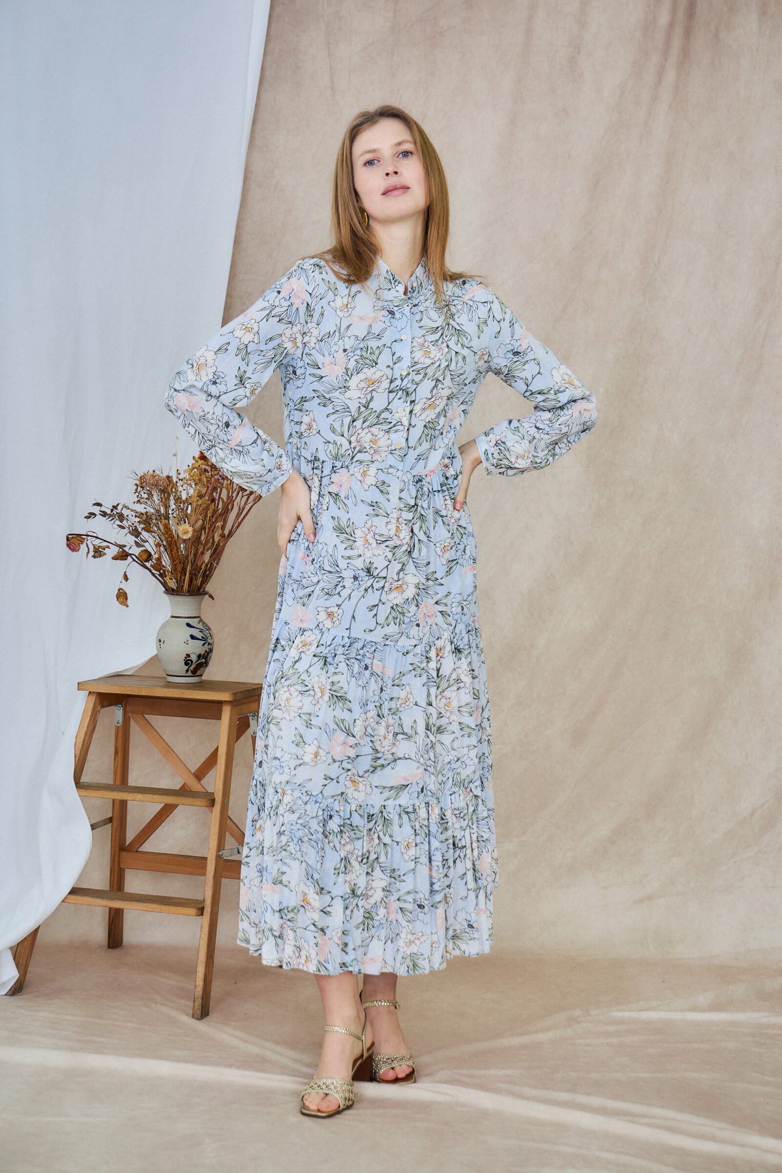 Vestido largo estilo camisero estampado, corte holgado y frunces - Azul claro - 5 - formato grande
