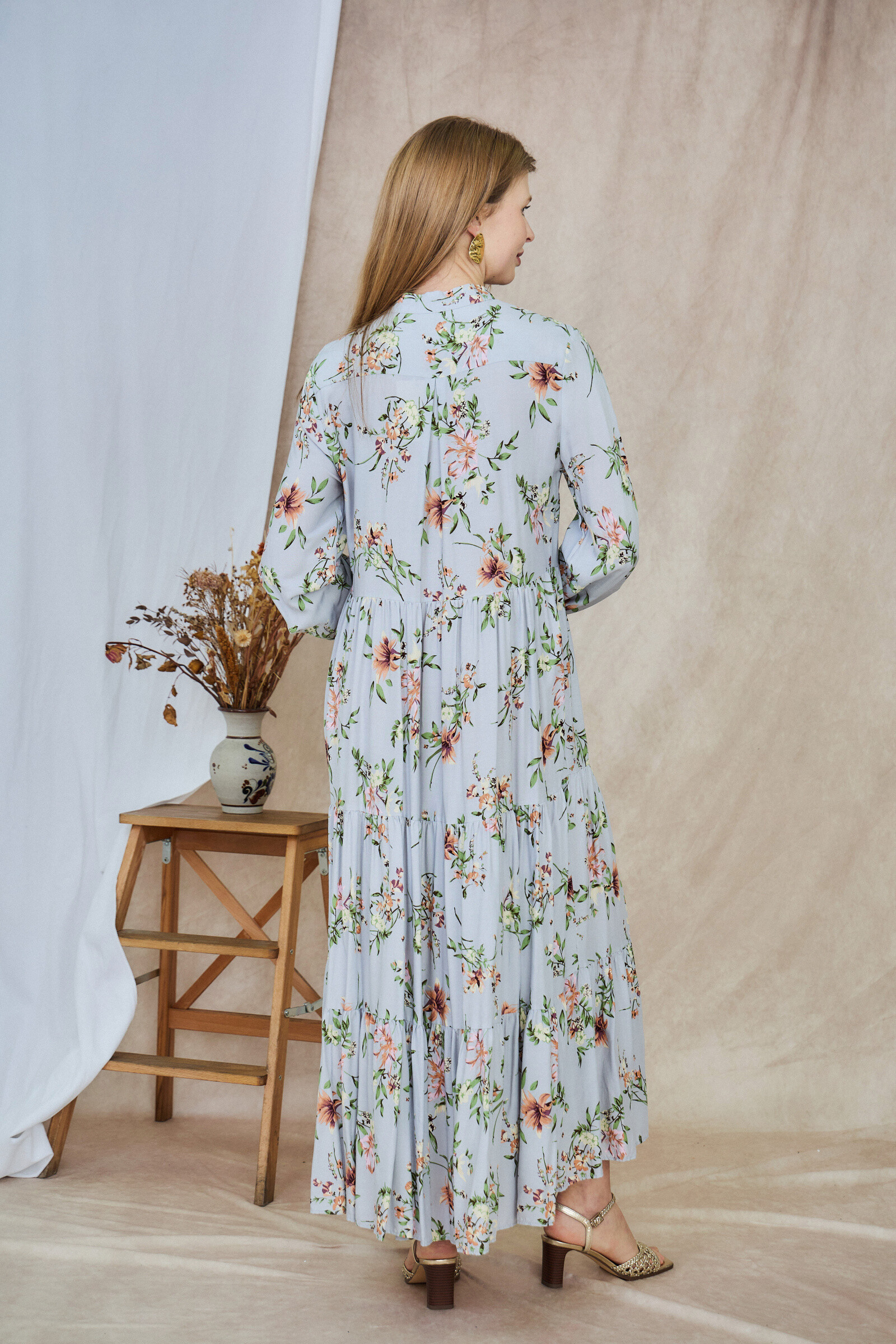 Vestido largo estilo camisero estampado, corte holgado y frunces - Gris claro - 3 - formato grande