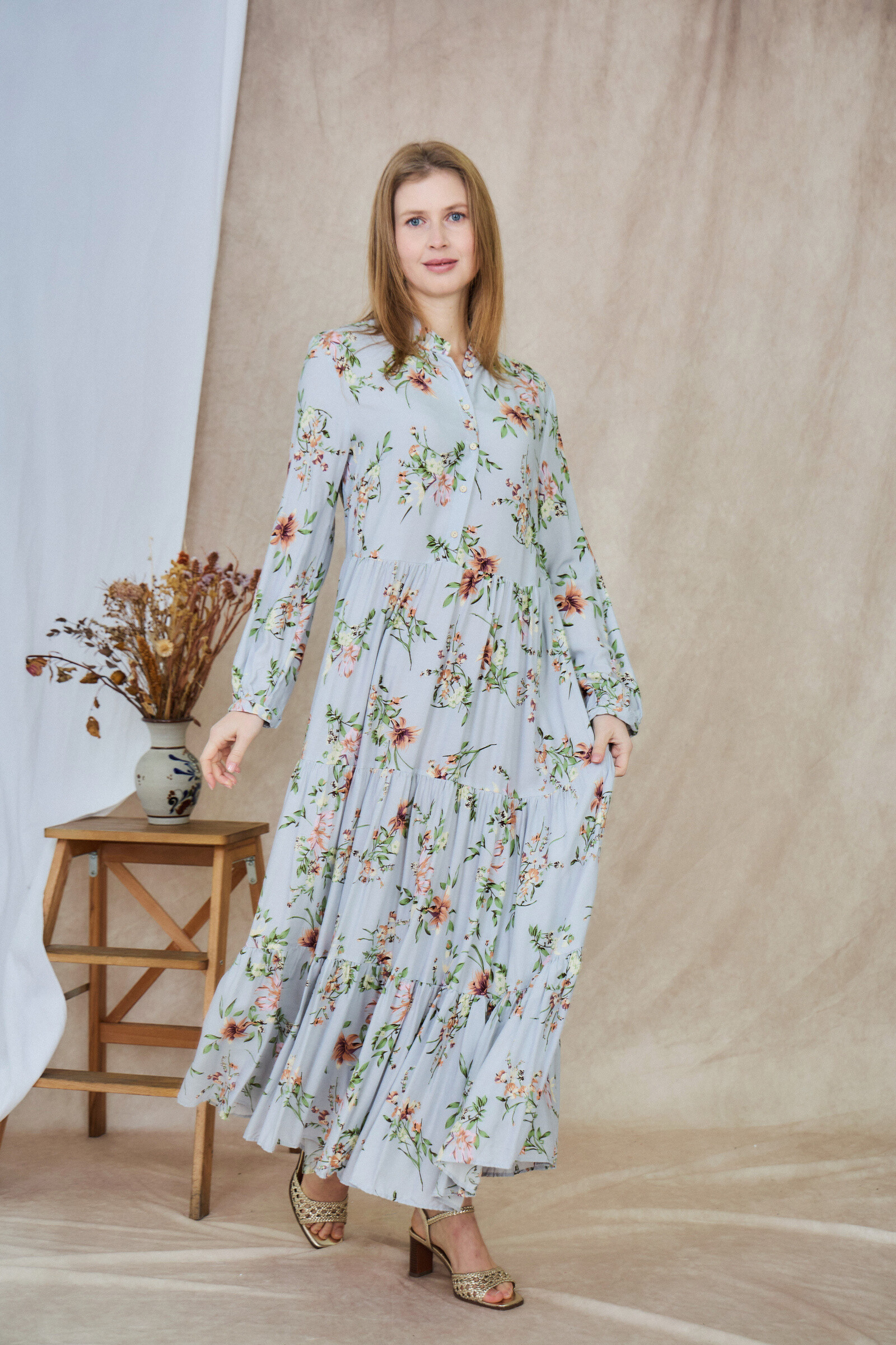 Vestido largo estilo camisero estampado, corte holgado y frunces - Gris claro - 1 - formato grande