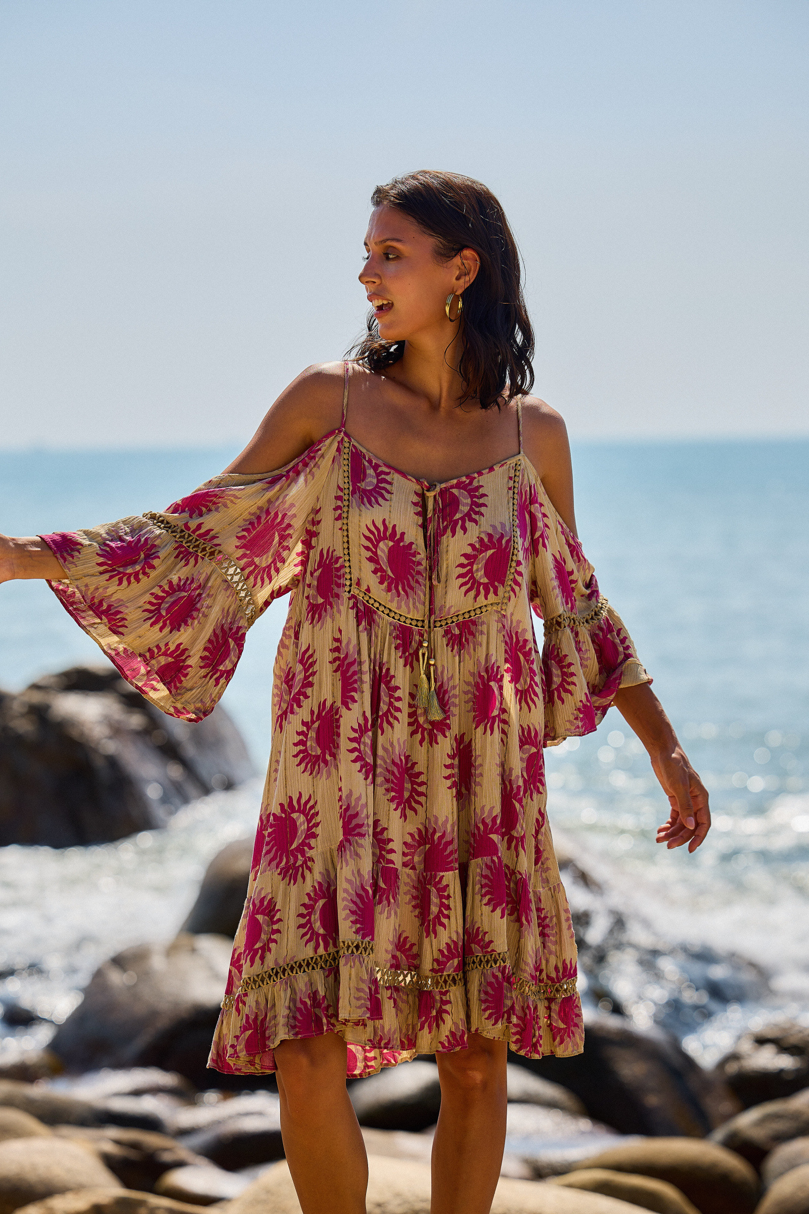Grossiste Last Queen - Robe longue à fines bretelles  avce épaules dénudées