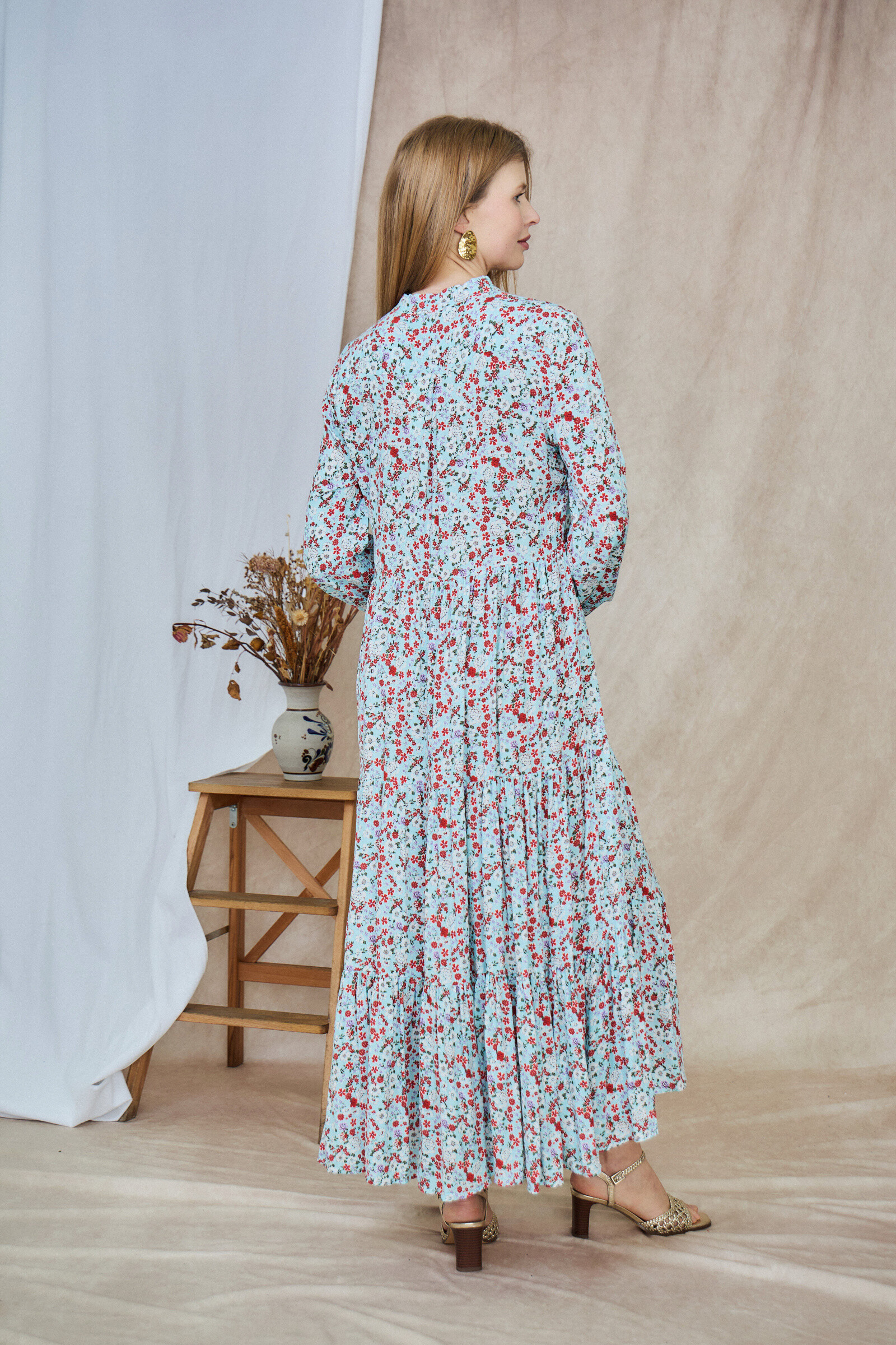 Vestido largo estilo camisero estampado, corte holgado y frunces - Azul claro - 3 - formato grande