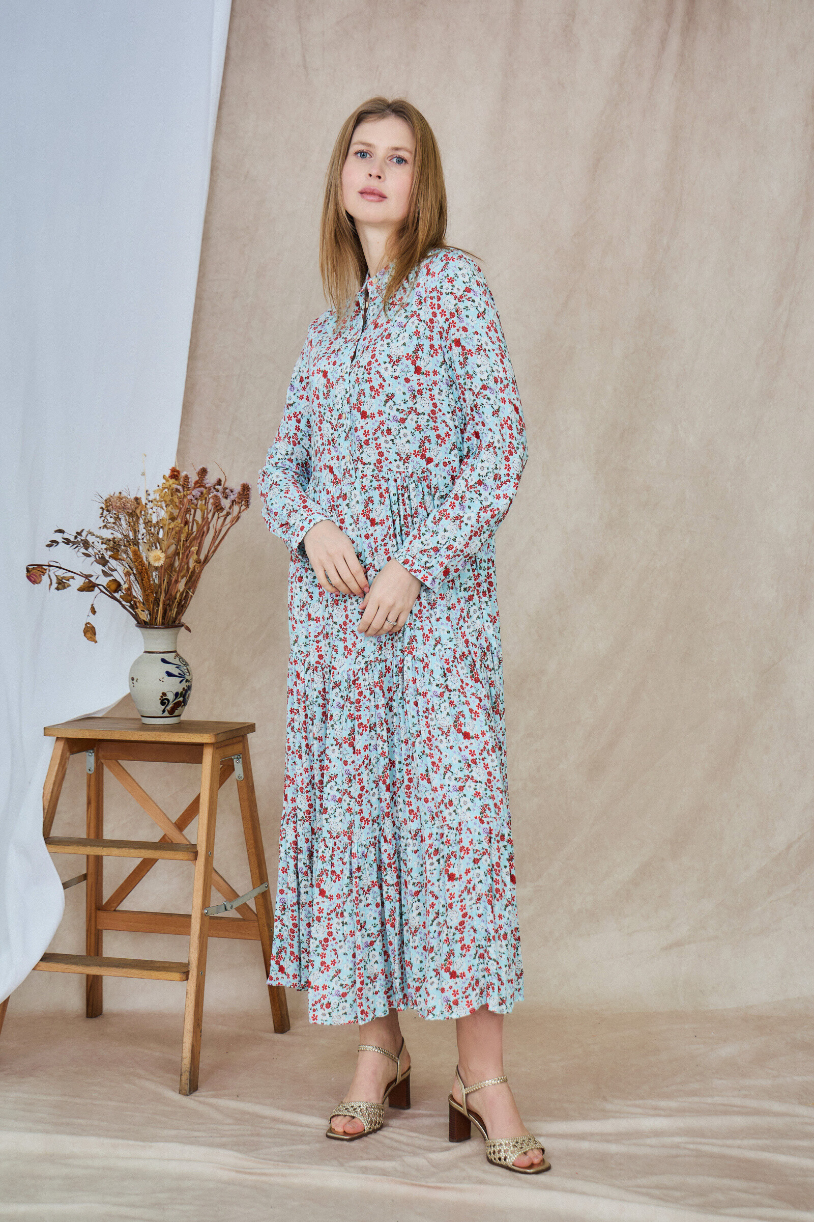 Vestido largo estilo camisero estampado, corte holgado y frunces - Azul claro - 1 - formato grande