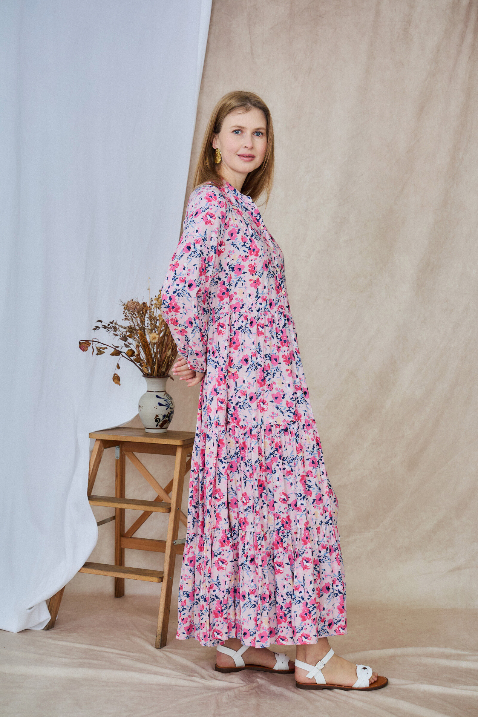 Vestido largo estilo camisero estampado, corte holgado y frunces - Rosado - 4 - formato grande