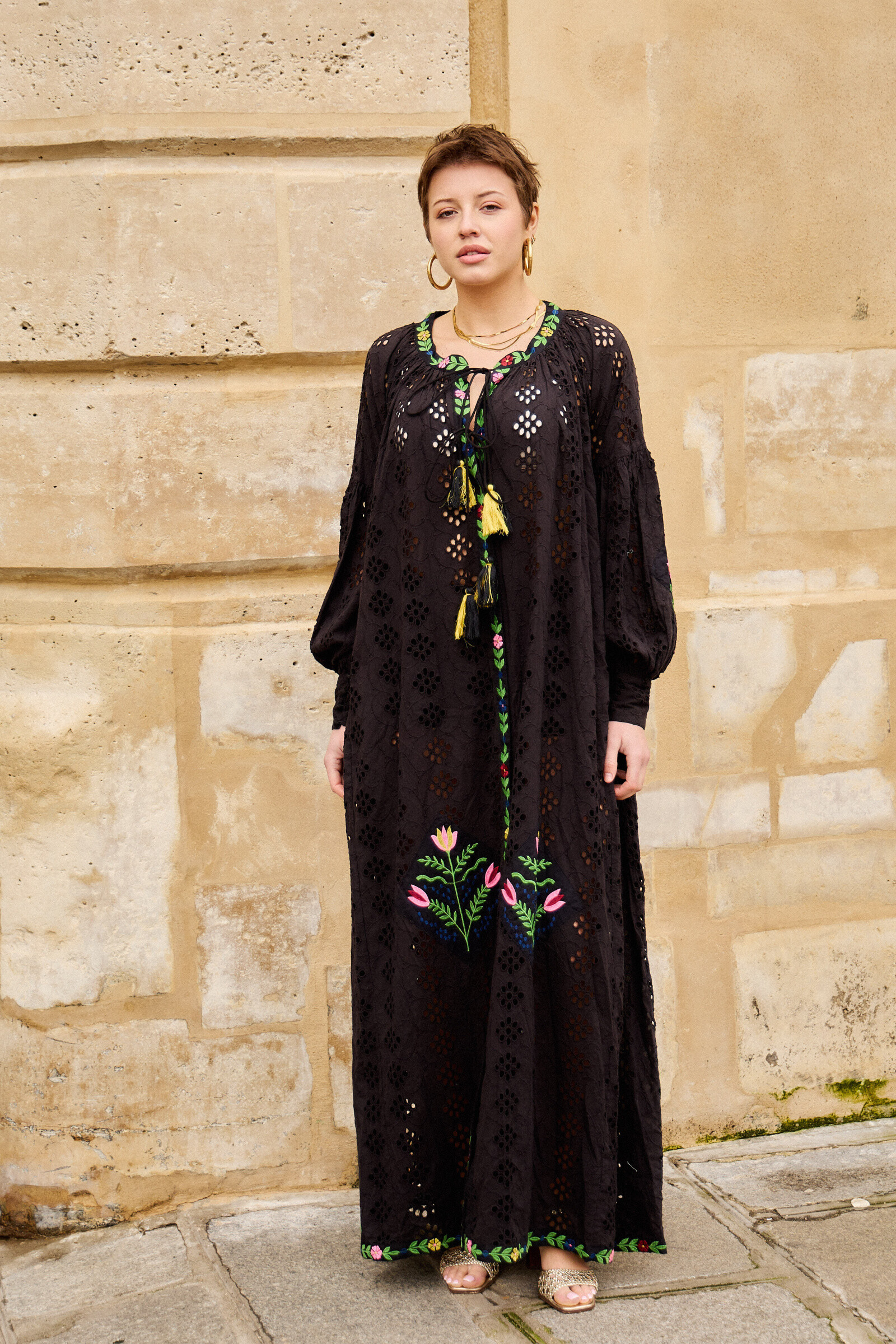 Großhändler Last Queen - Maxi Langes englisches Stickkleid, offene Details, locker geschnitten