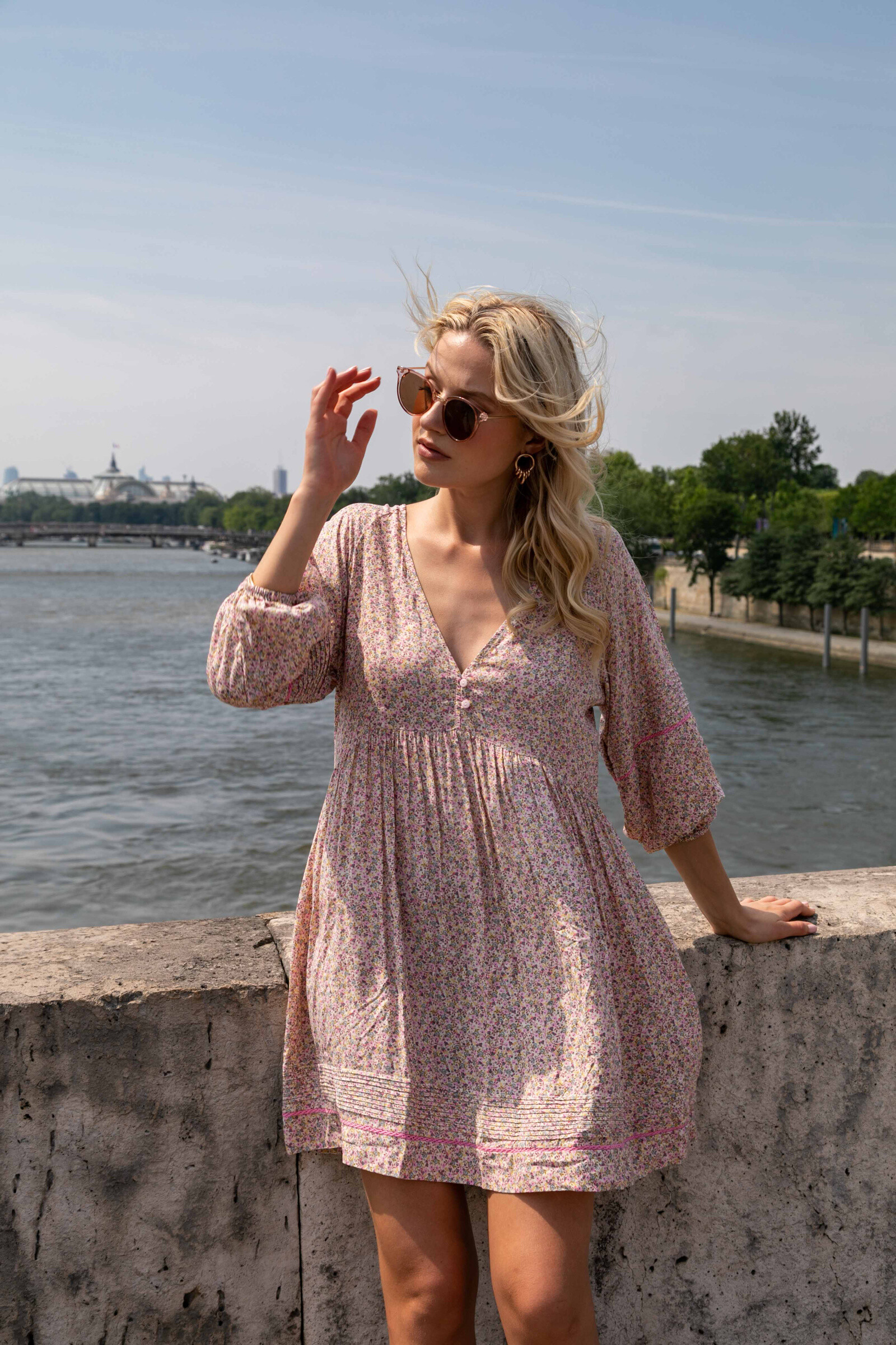 Wholesaler Last Queen - Mid-length printed dress, balloon sleeves and V-neck, flared cut