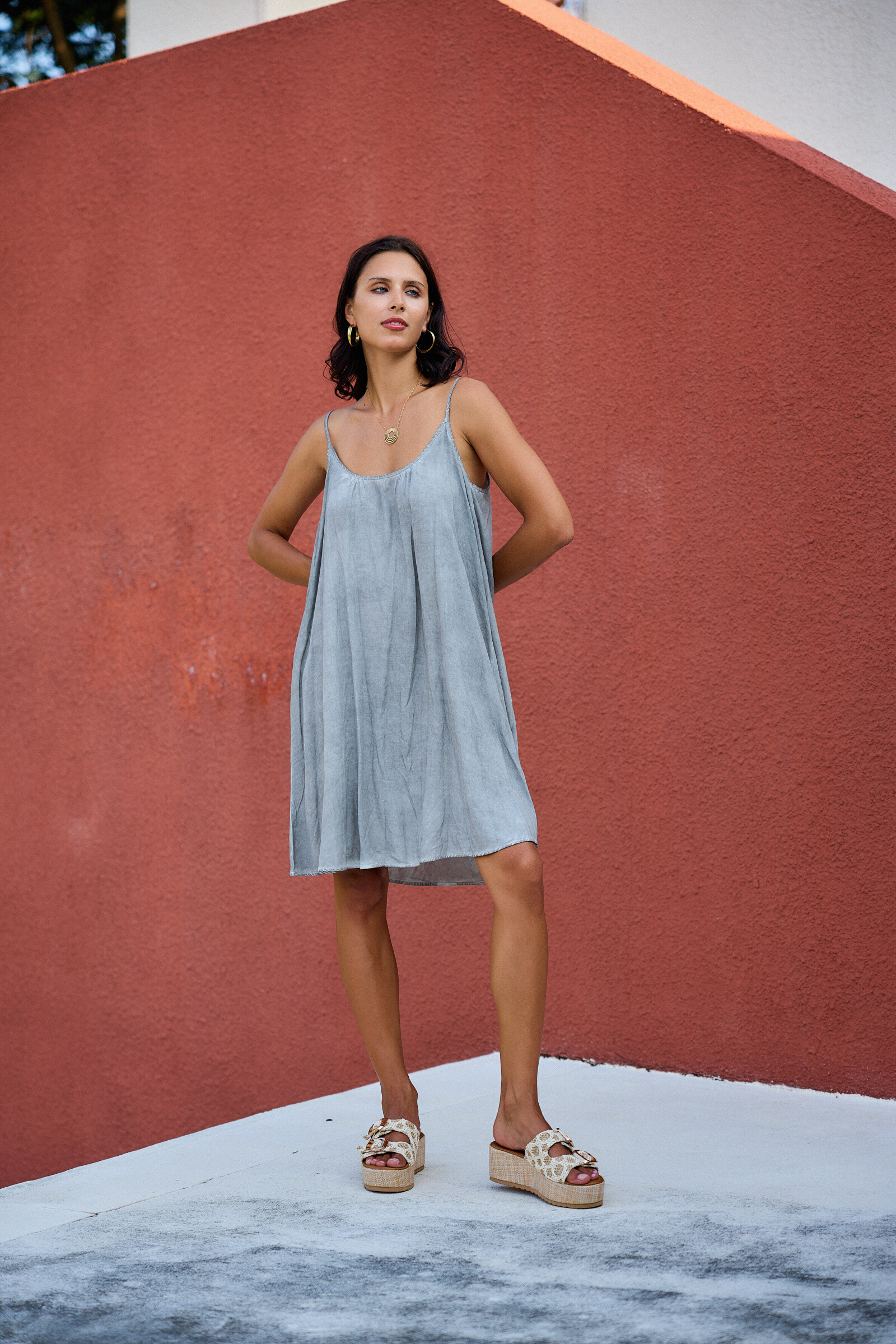 Grossiste Last Queen - Robe fluide mi-longue à fines bretelles , style délavé