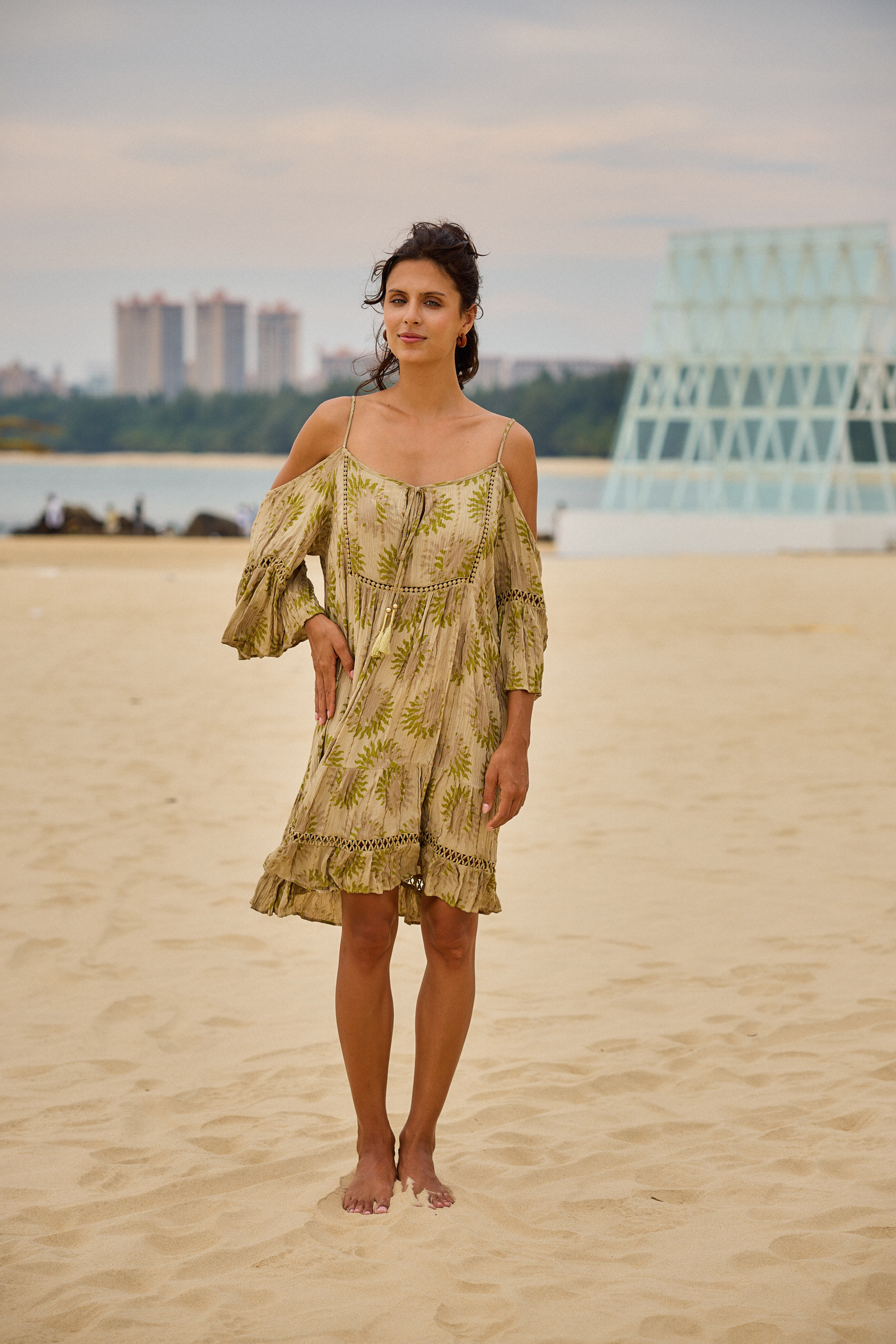 Grossiste Last Queen - Robe longue à fines bretelles  avce épaules dénudées