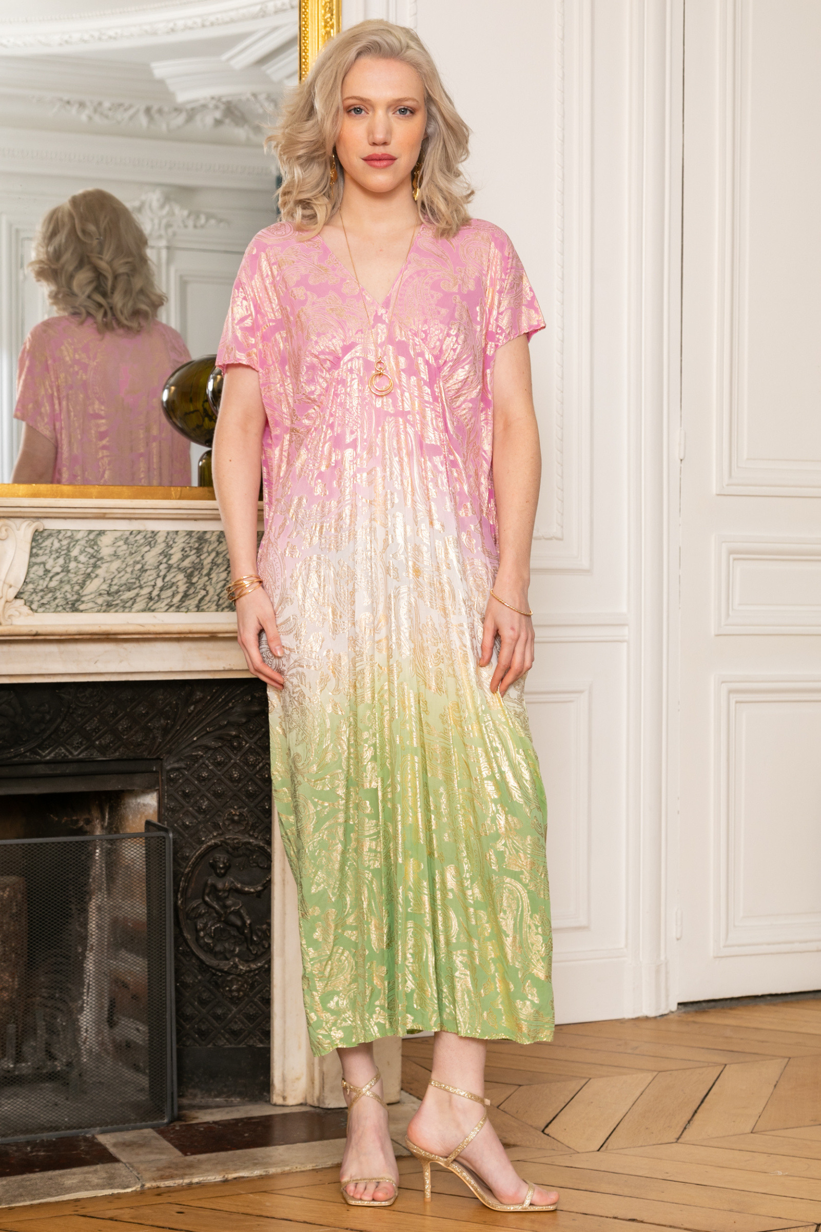 Grossiste Last Queen - Robe longue à imprimé dorure, col V, coupe évasée