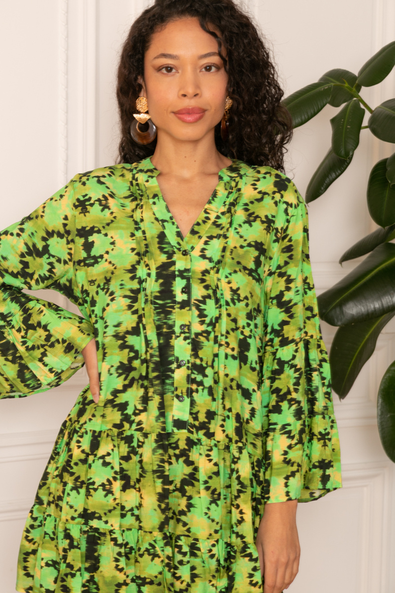 Grossiste Last Queen - Robe tunique à imprimé  boutonnée devant , coupe évasée avec fronces