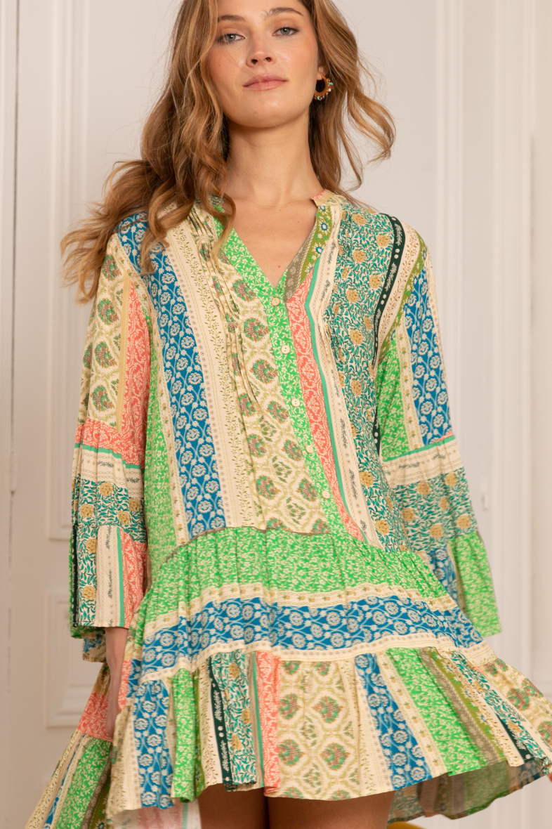Grossiste Last Queen - Robe tunique à imprimé ethnique boutonnée devant , coupe évasée avec fronces