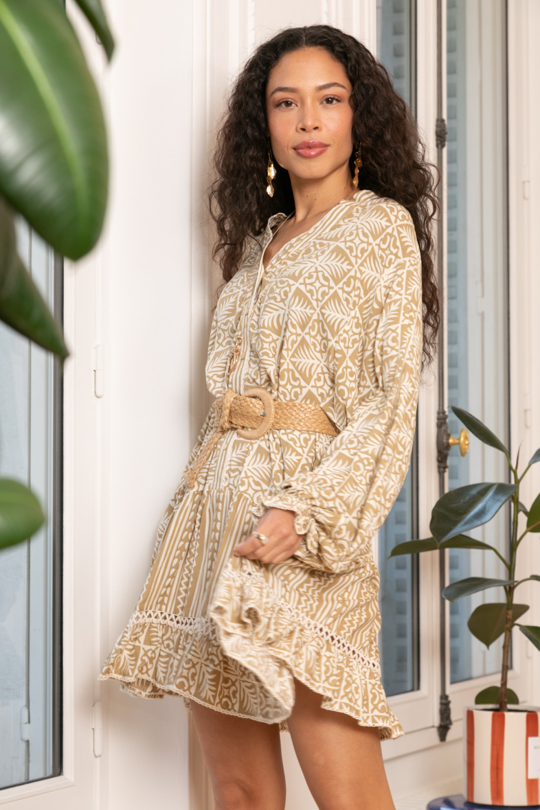 Grossiste Last Queen - Robe mi-longue à imprimé , boutonnée devant , détaille en dentelle ajourée