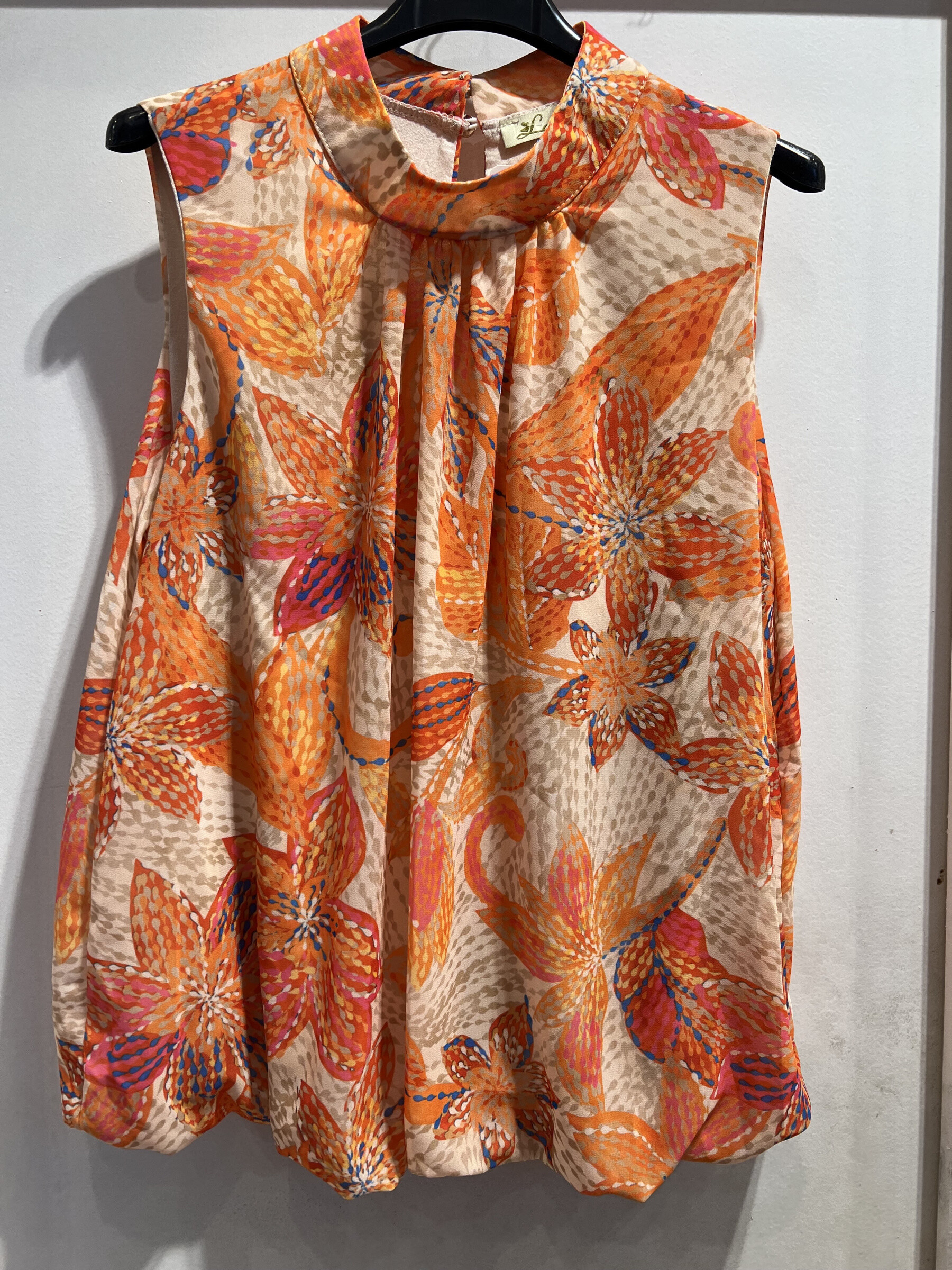 Mayorista LATINO - Blusa floral floral en naranja y beige