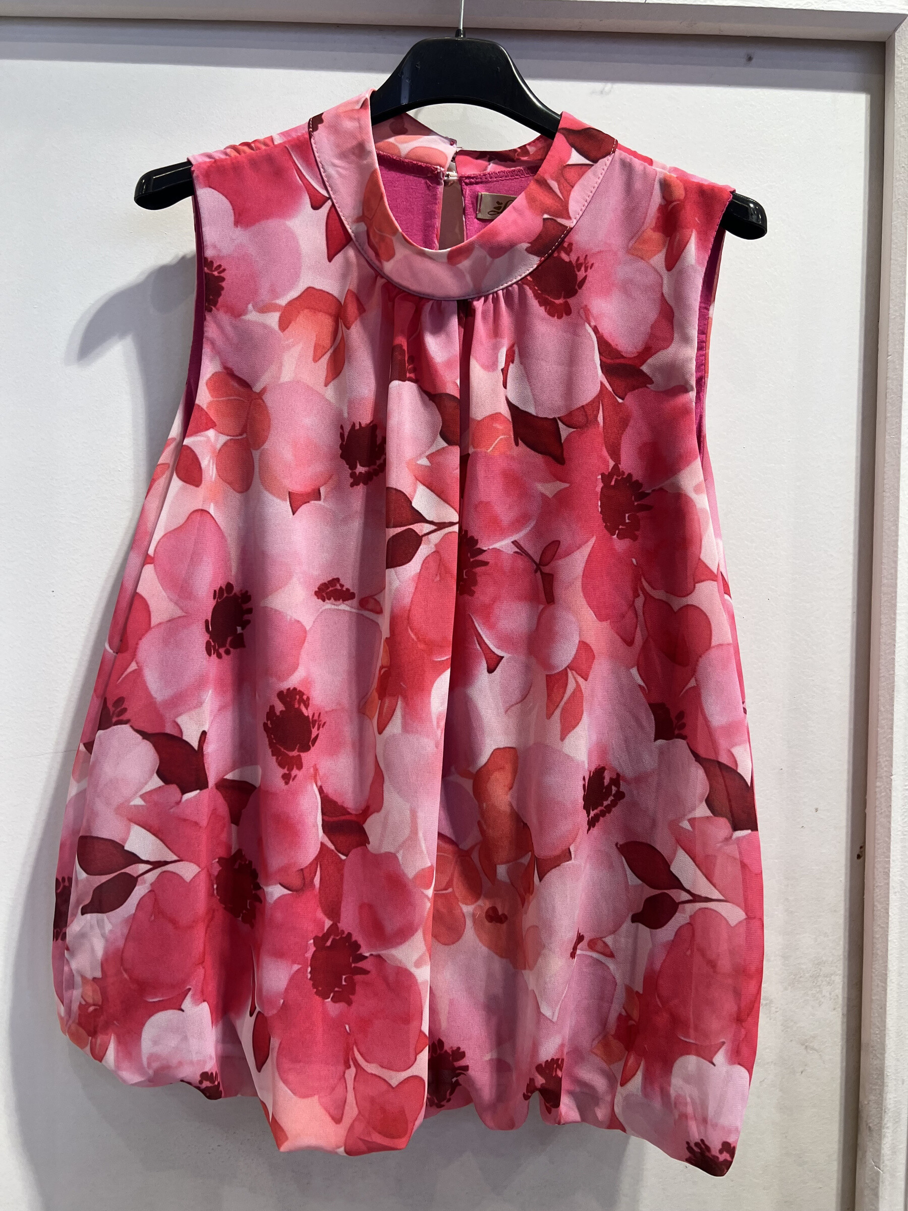 Wholesaler LATINO - Floral, fluid printed sleeveless top