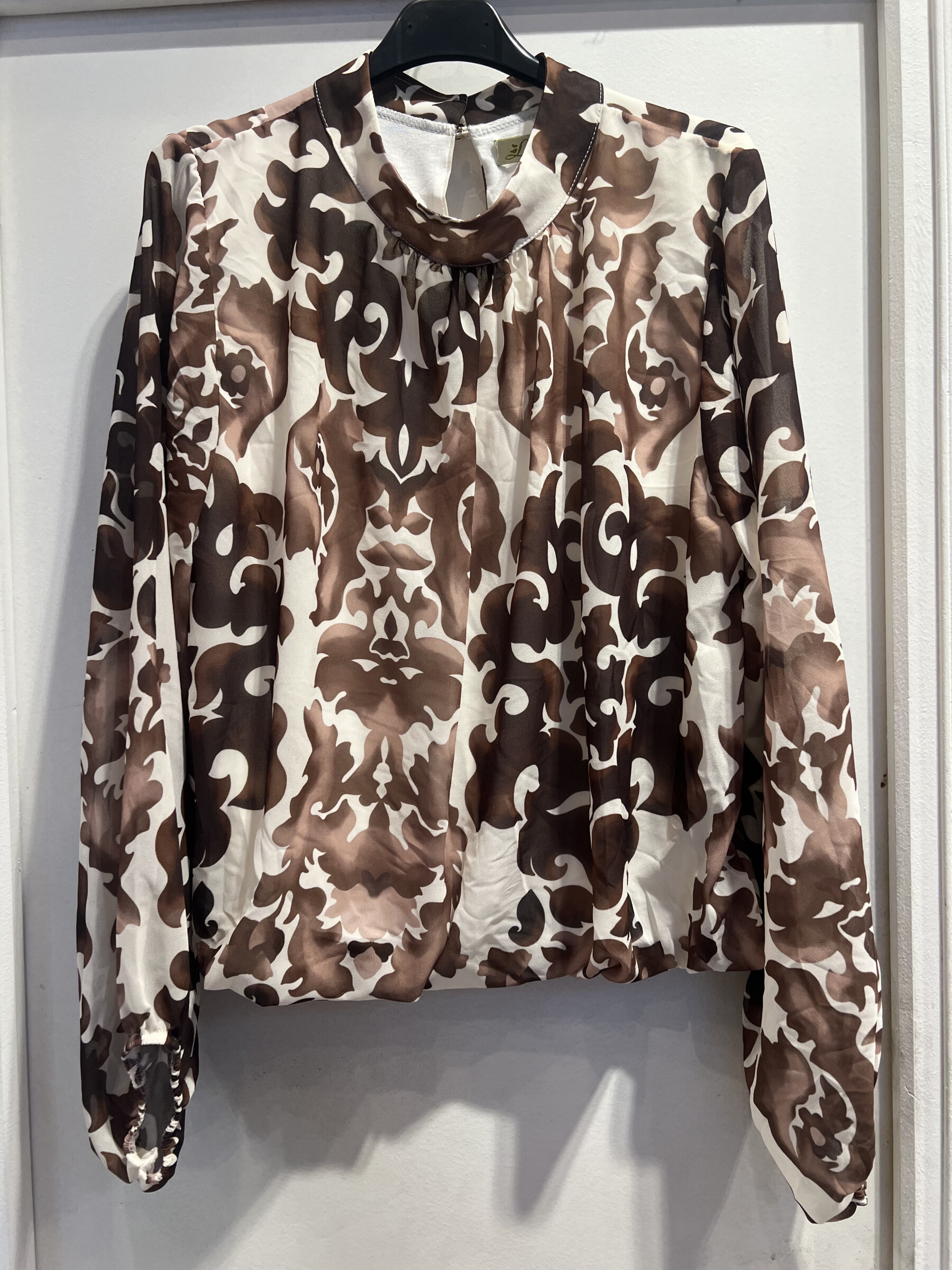 Wholesaler LATINO - Fluid Blouse Printed Beige Choco with long sleeves