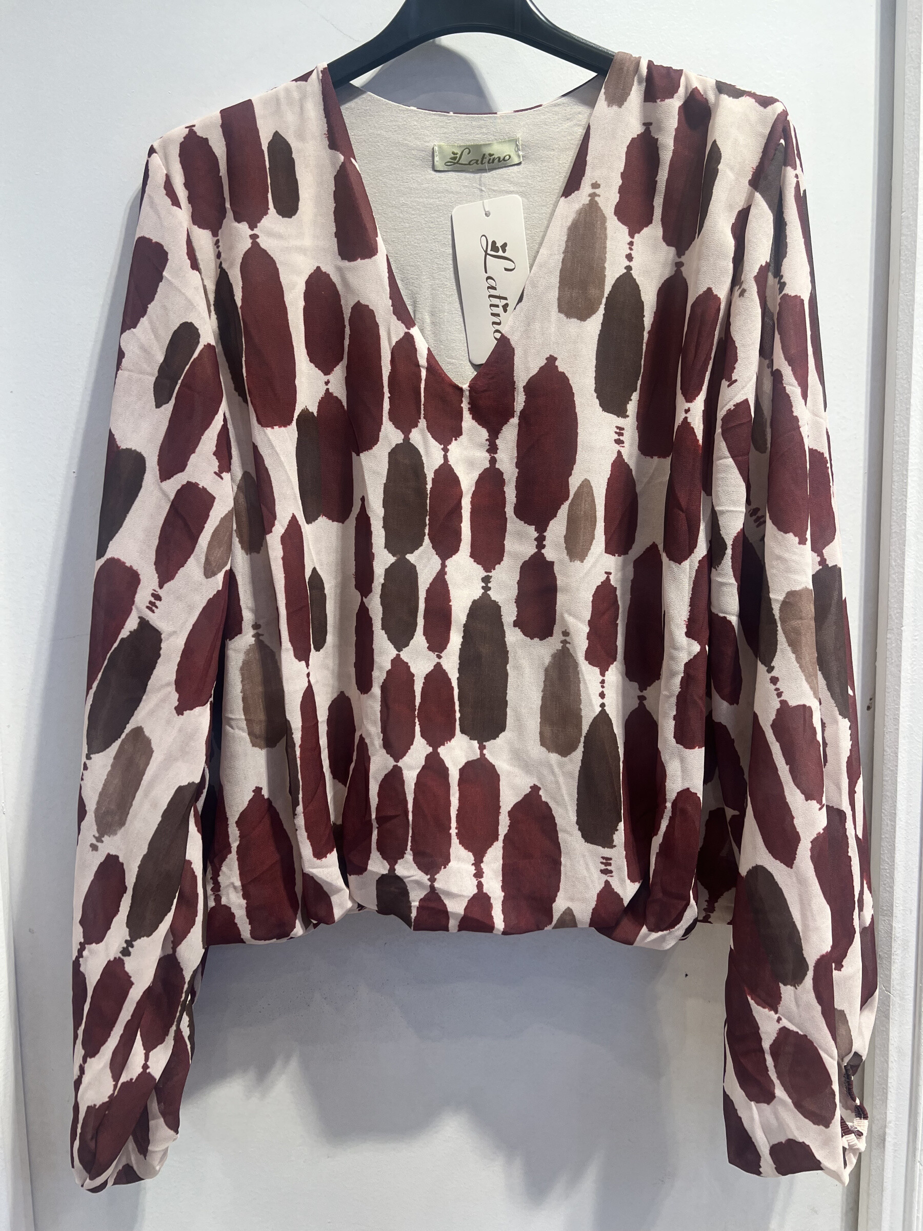 Wholesaler LATINO - Fluid long -sleeved blouse in printed v -neck