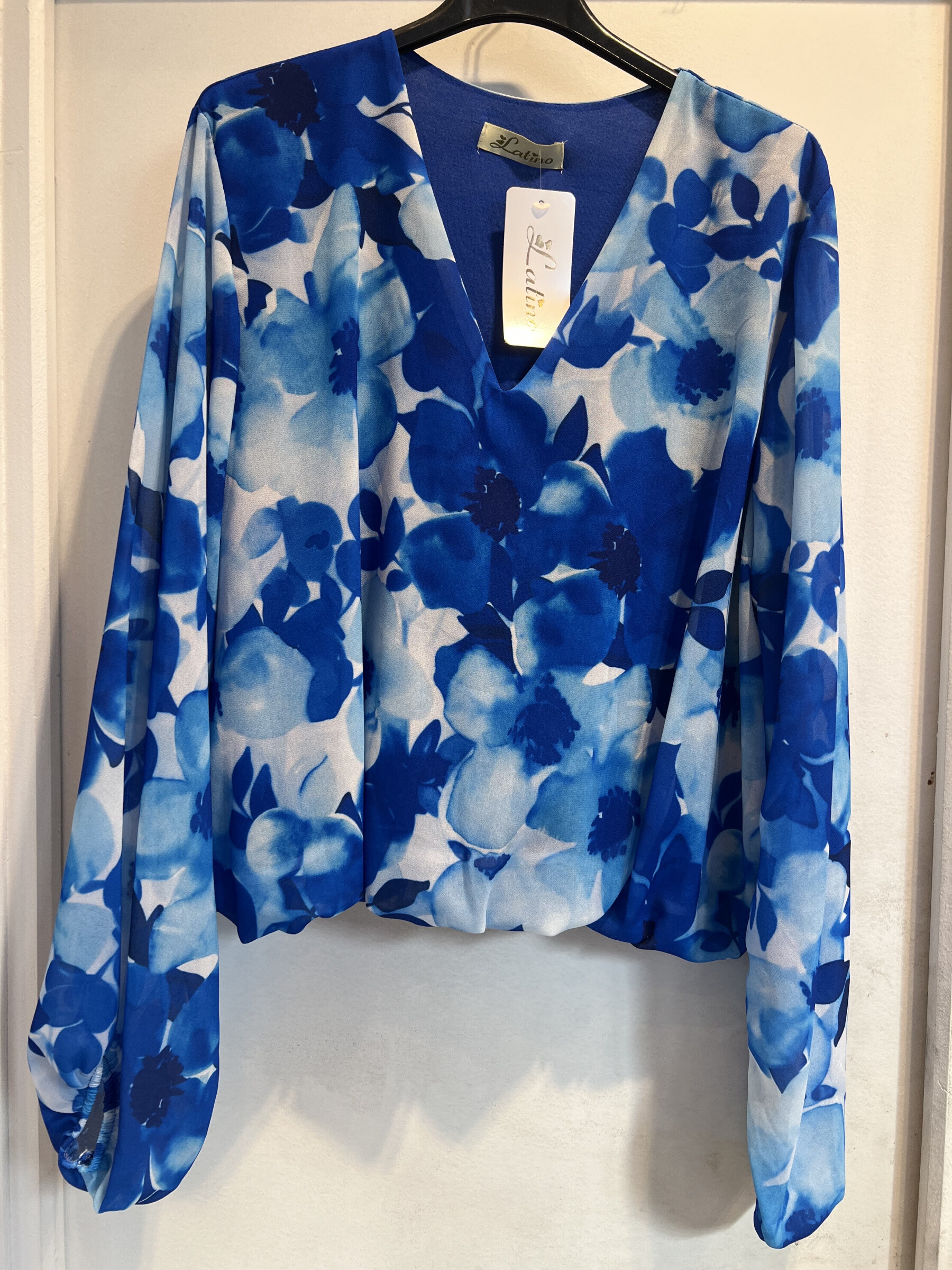 Mayorista LATINO - BLUSUACIÓN FLUID IMPRESA ARRIBA EN V -NECK