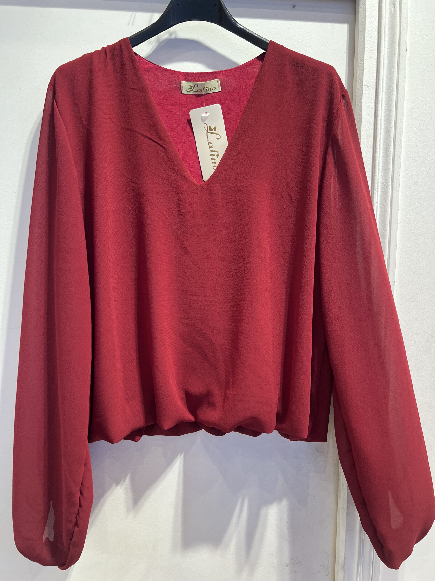 Großhändler LATINO - Fluid V -Neckbluse, Ballonärmel, vollständig gekoppelt