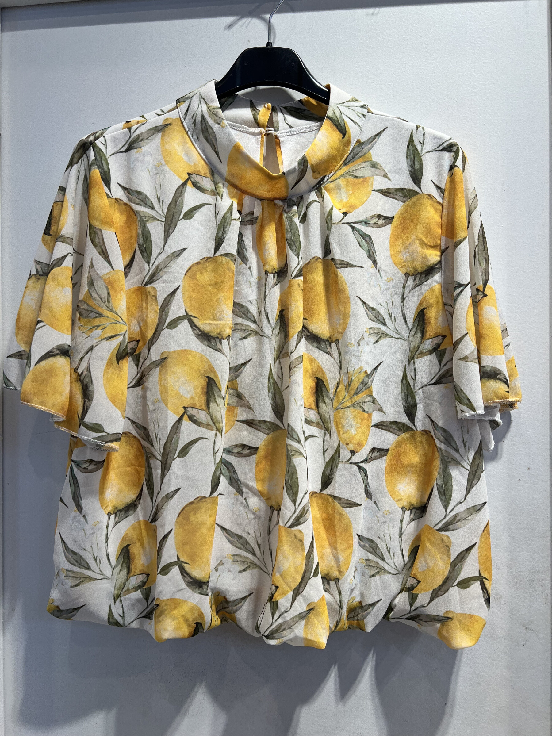 Wholesaler LATINO - Lemon printed blouse