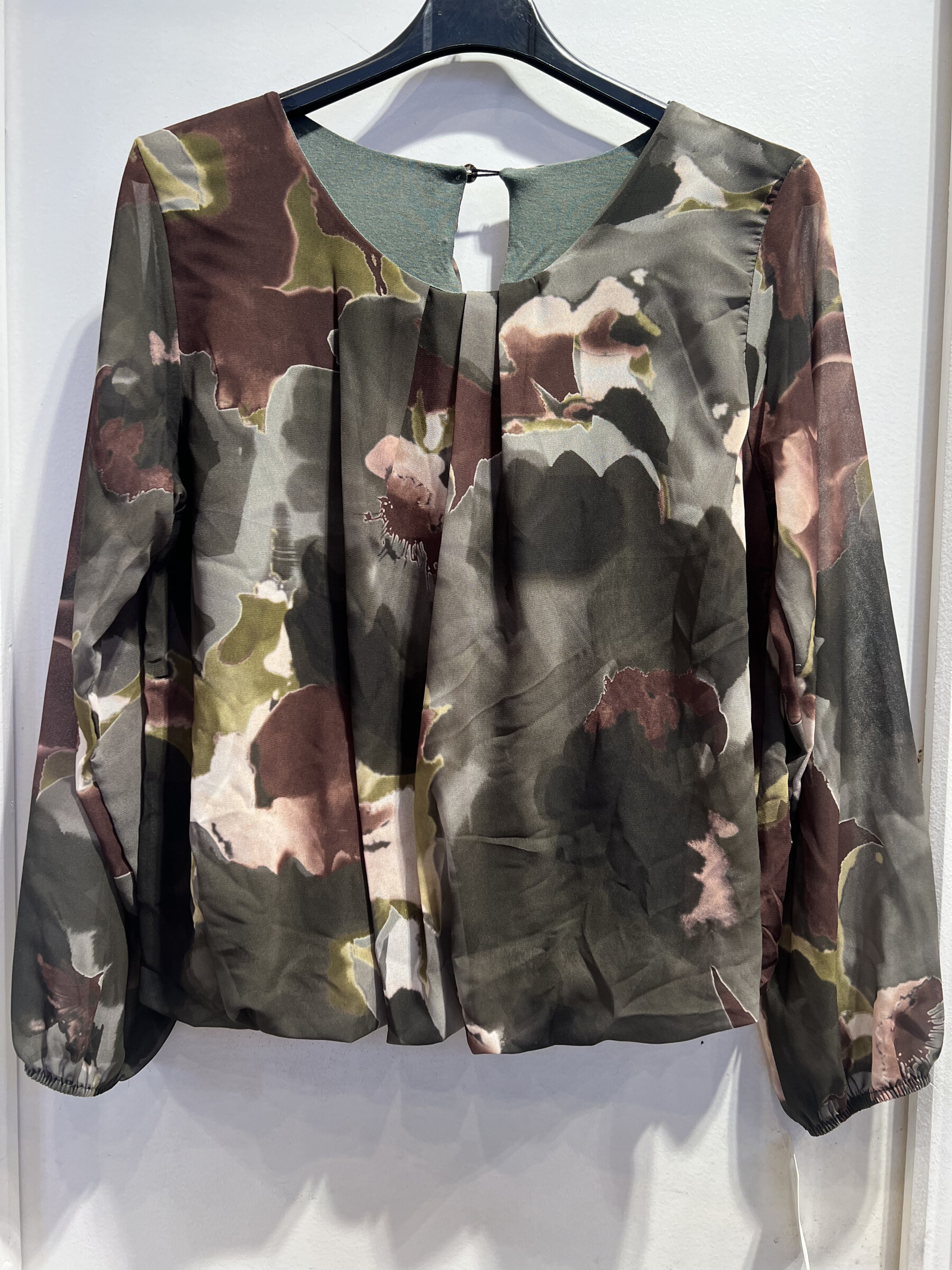 Wholesaler LATINO - Fluid long -sleeved blouse, beige khaki print