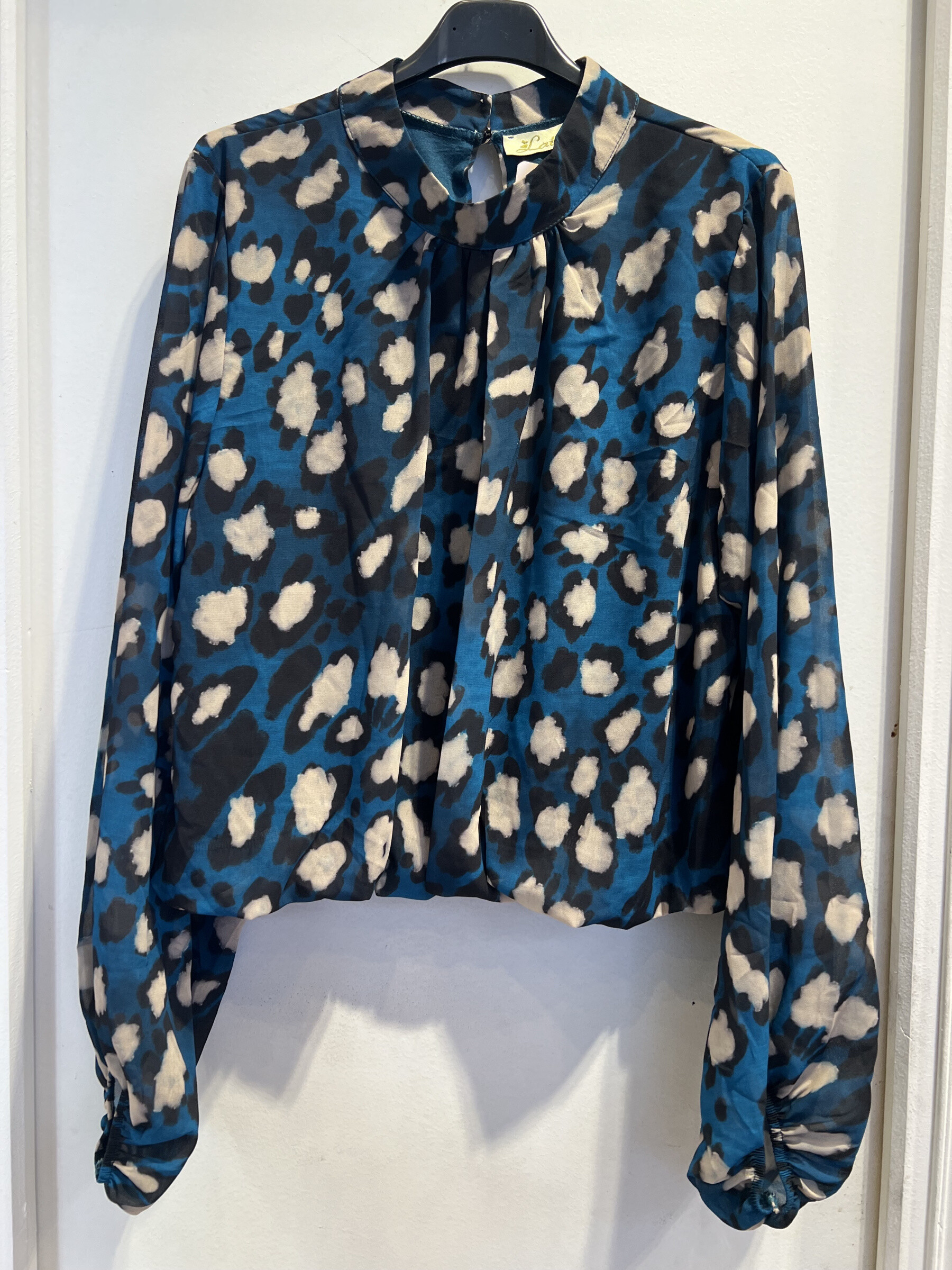 Wholesaler LATINO - Long sleeve rolled collar fluid blouse