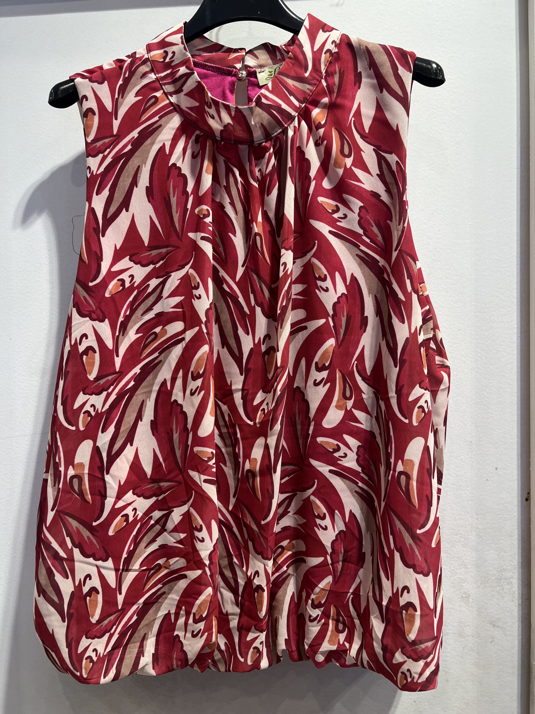 Wholesaler LATINO - Sleeveless blouse prints red and white