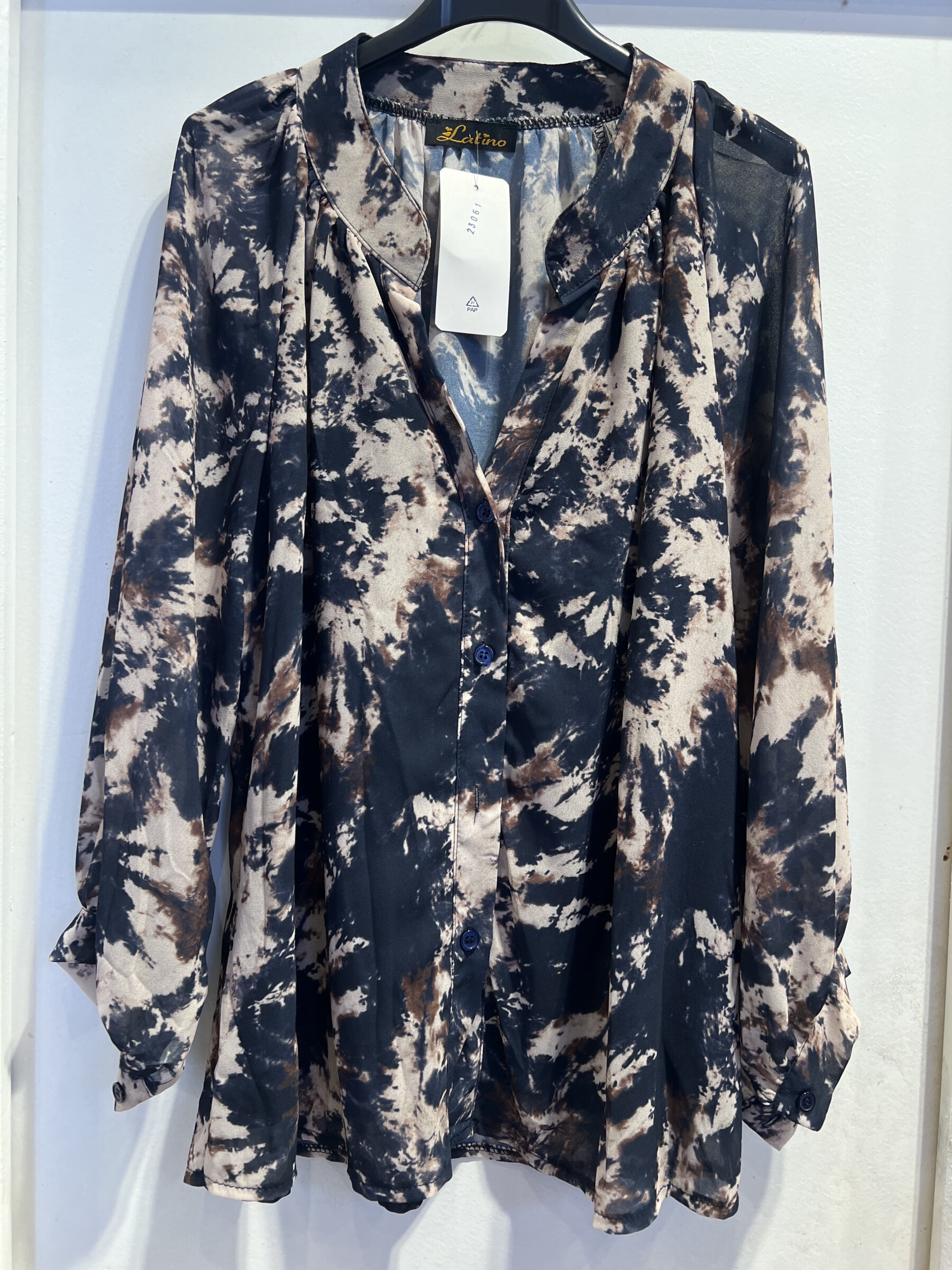 Grossista LATINO - Camicia fluida con manica a lunghezza, beretta beige