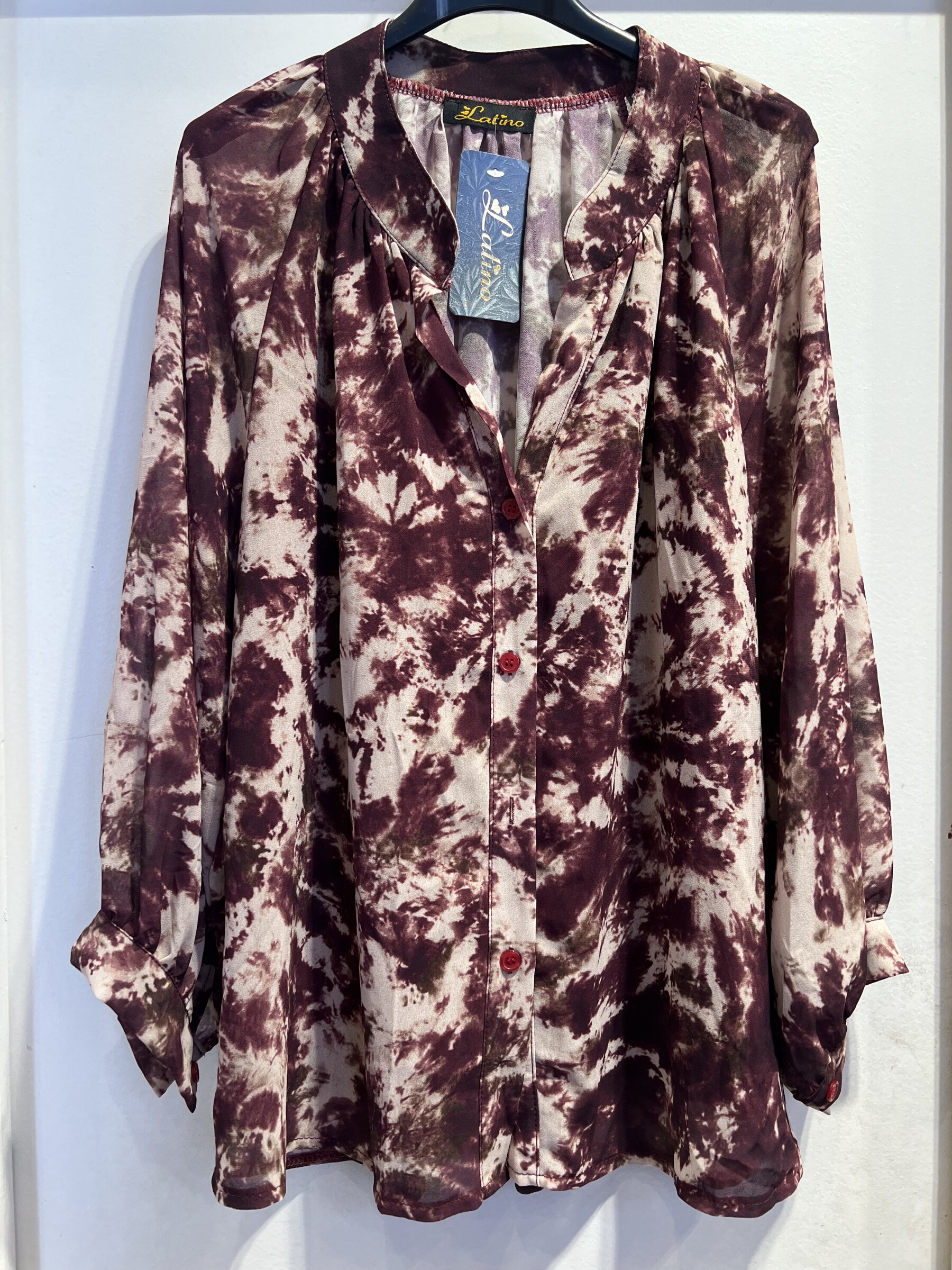 Grossista LATINO - Camicia fluida a vesche, stampa bordeaux.