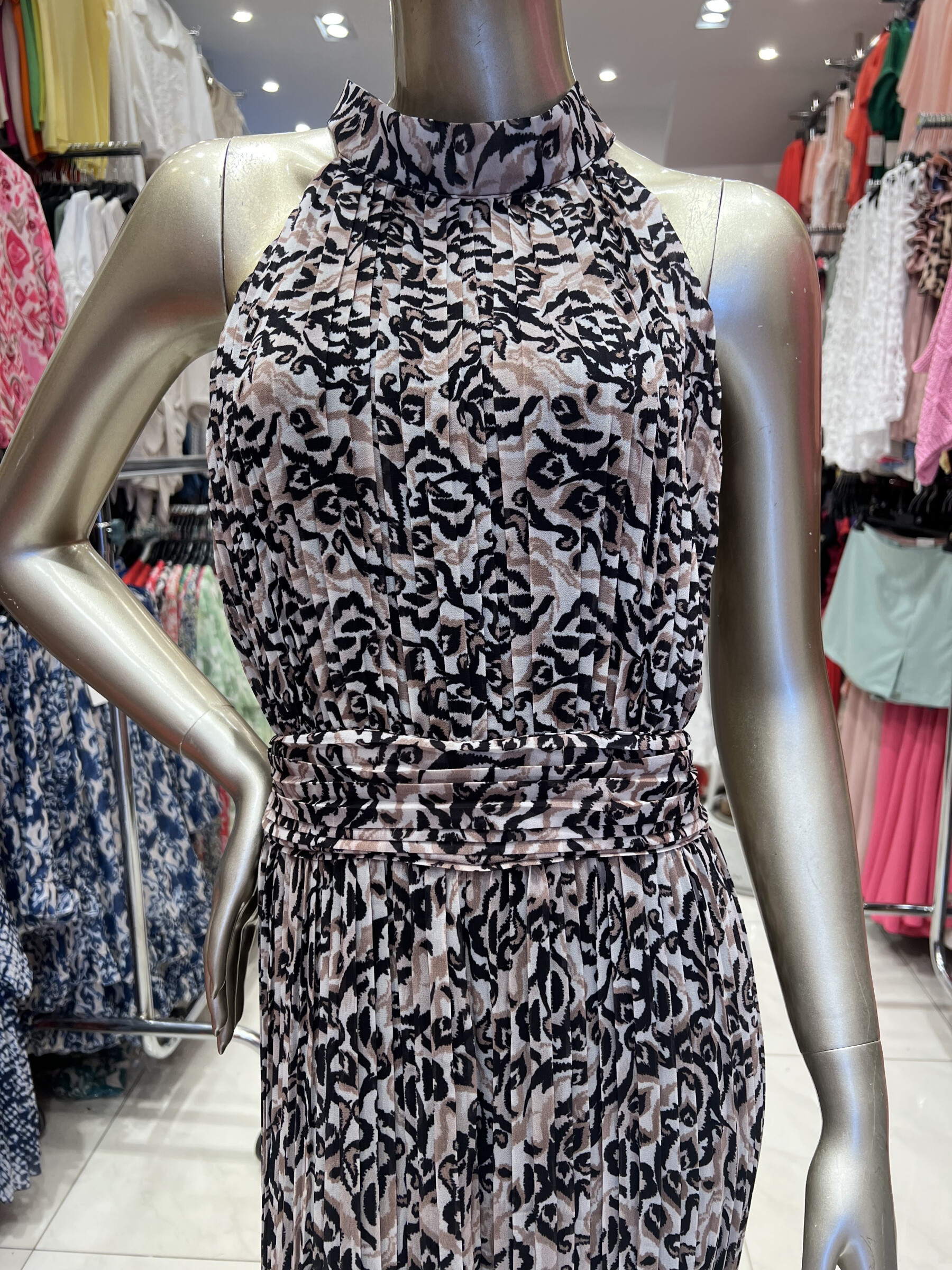 Wholesaler LATINO - Fluid combination printed cashmere, black, beige and white