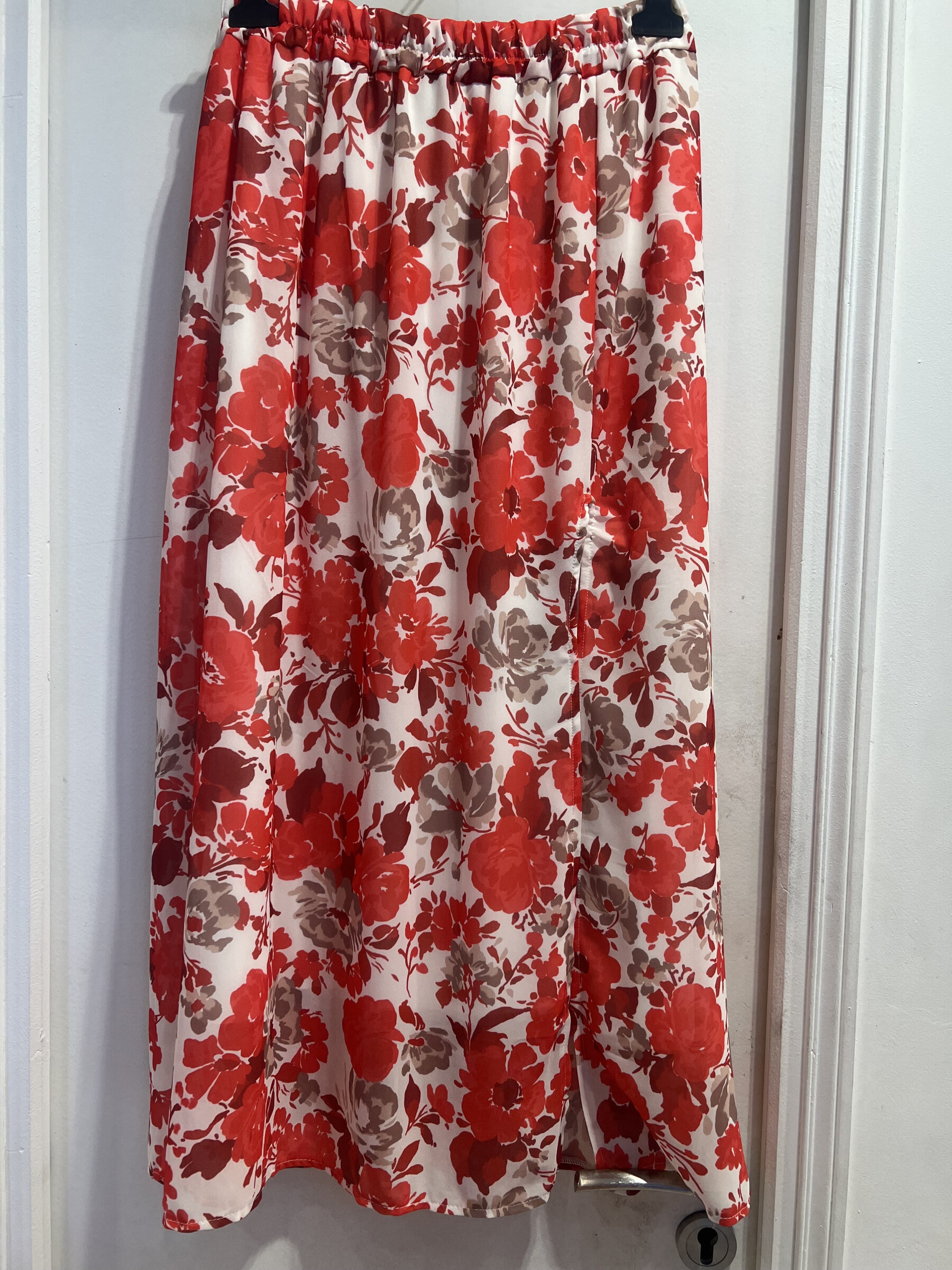 Wholesaler LATINO - Long fluid skirt, with slit