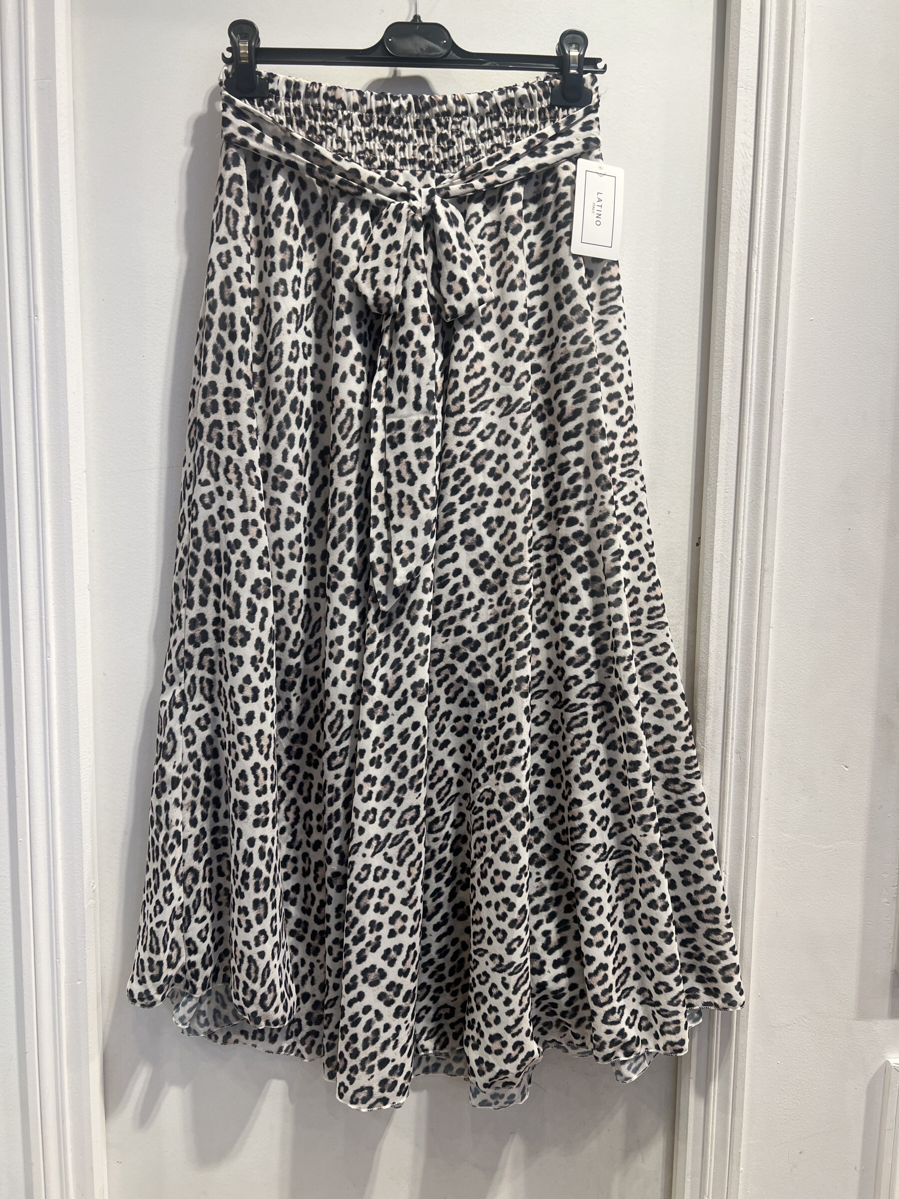 Wholesaler LATINO - Long -belted fluid skirt