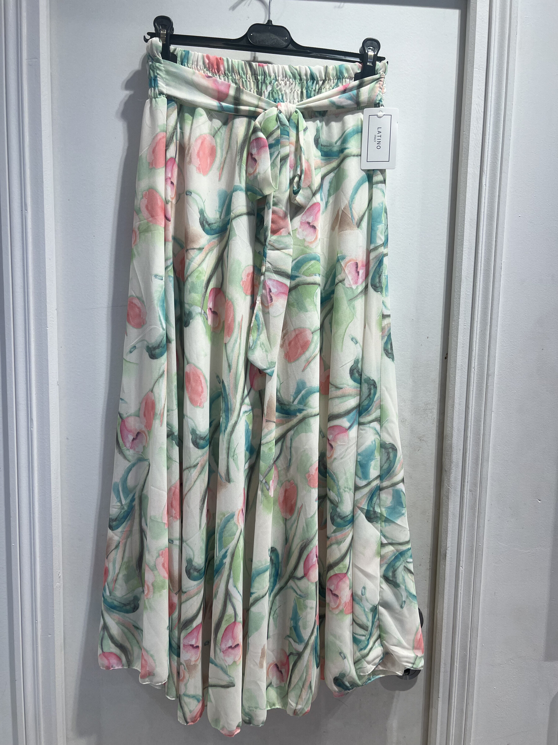 Wholesaler LATINO - Long -belted fluid skirt