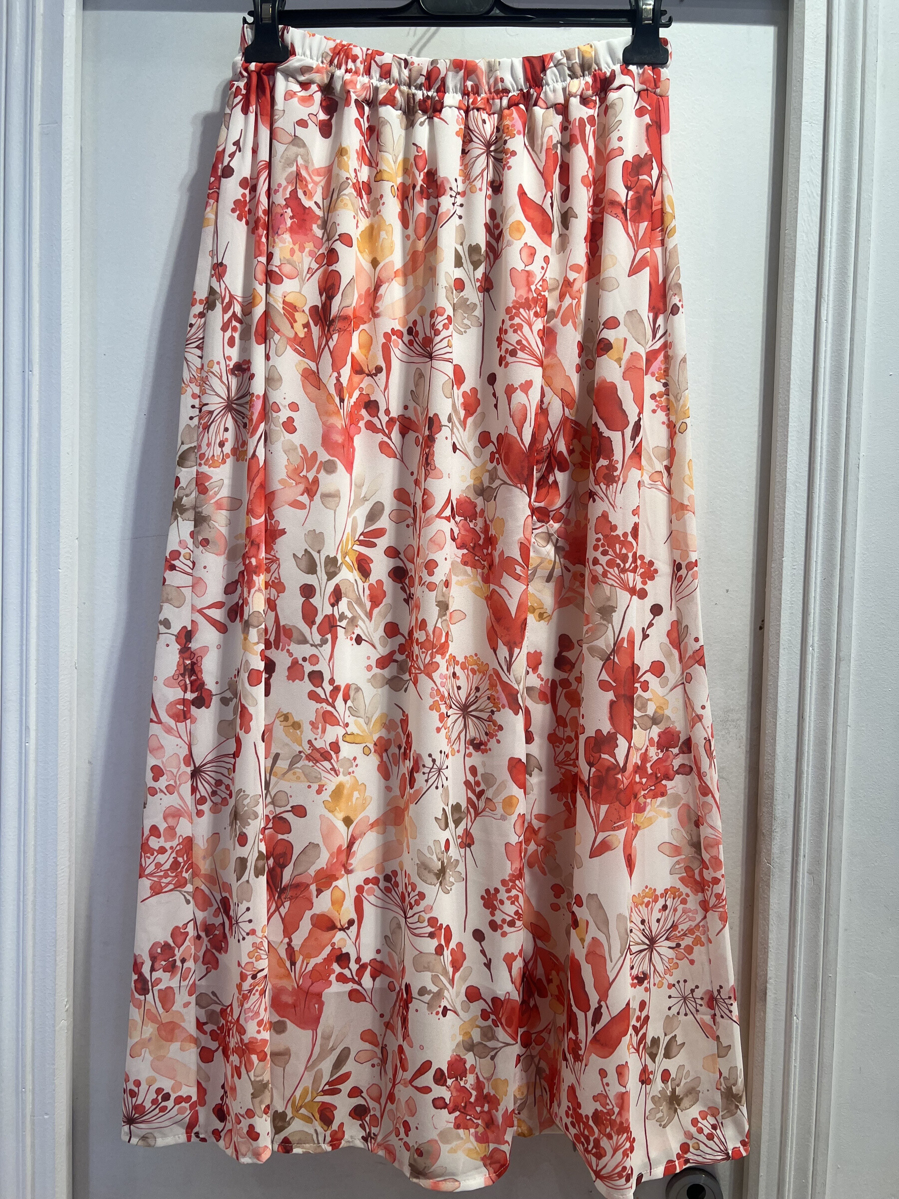 Wholesaler LATINO - Long slot fluid skirt, floral print, coral red