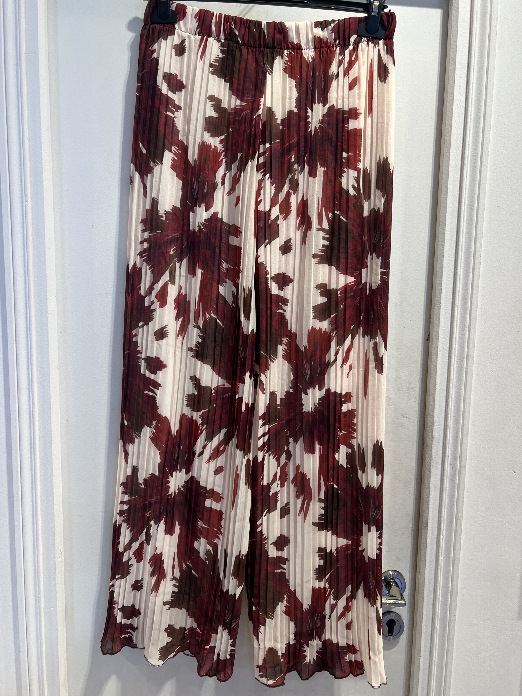 Wholesaler LATINO - Large pleated pants, print