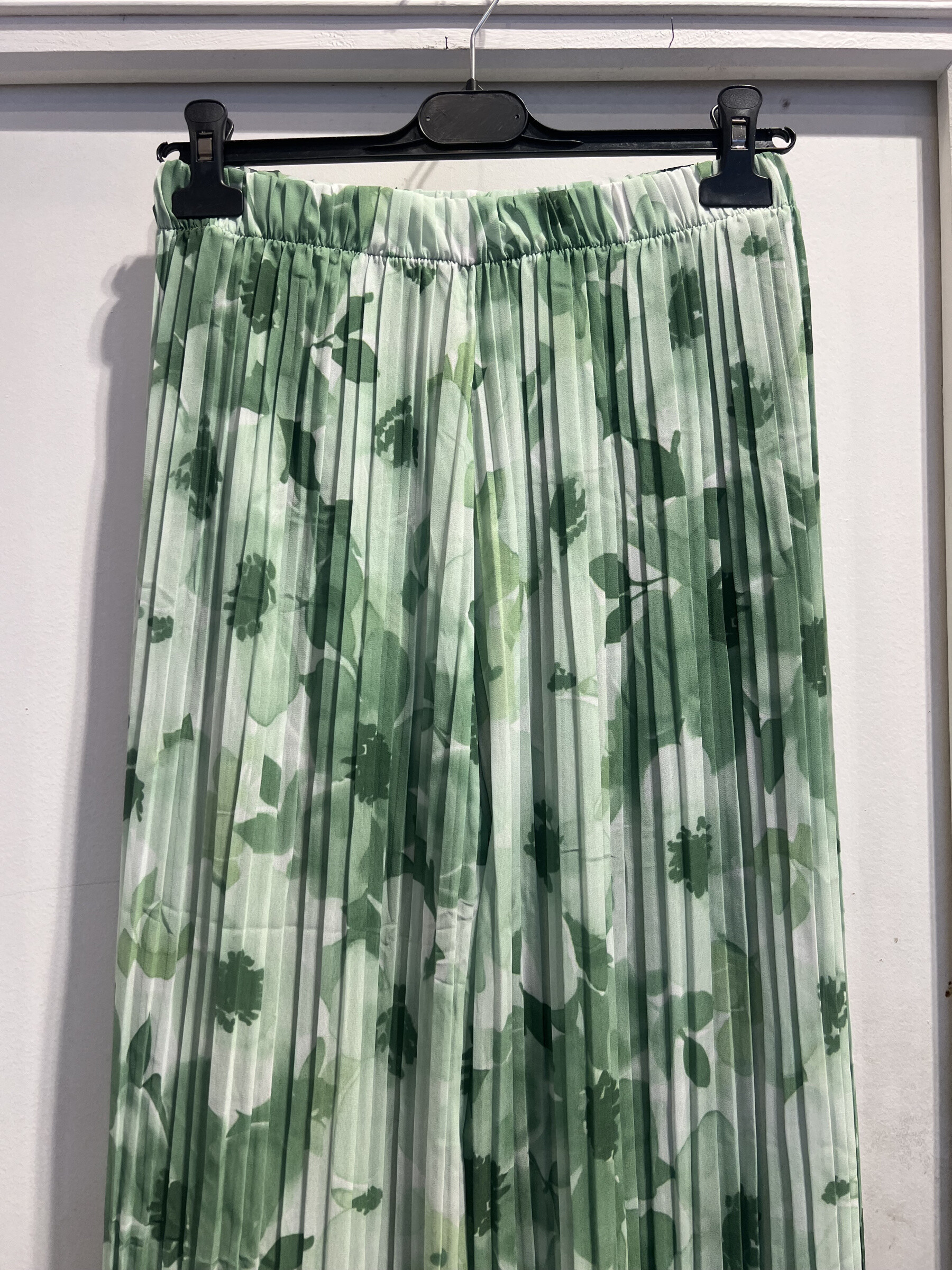 Grossista LATINO - Pantaloni a pieghe a pieghe di grandi dimensioni, stampa floreale verde chiaro