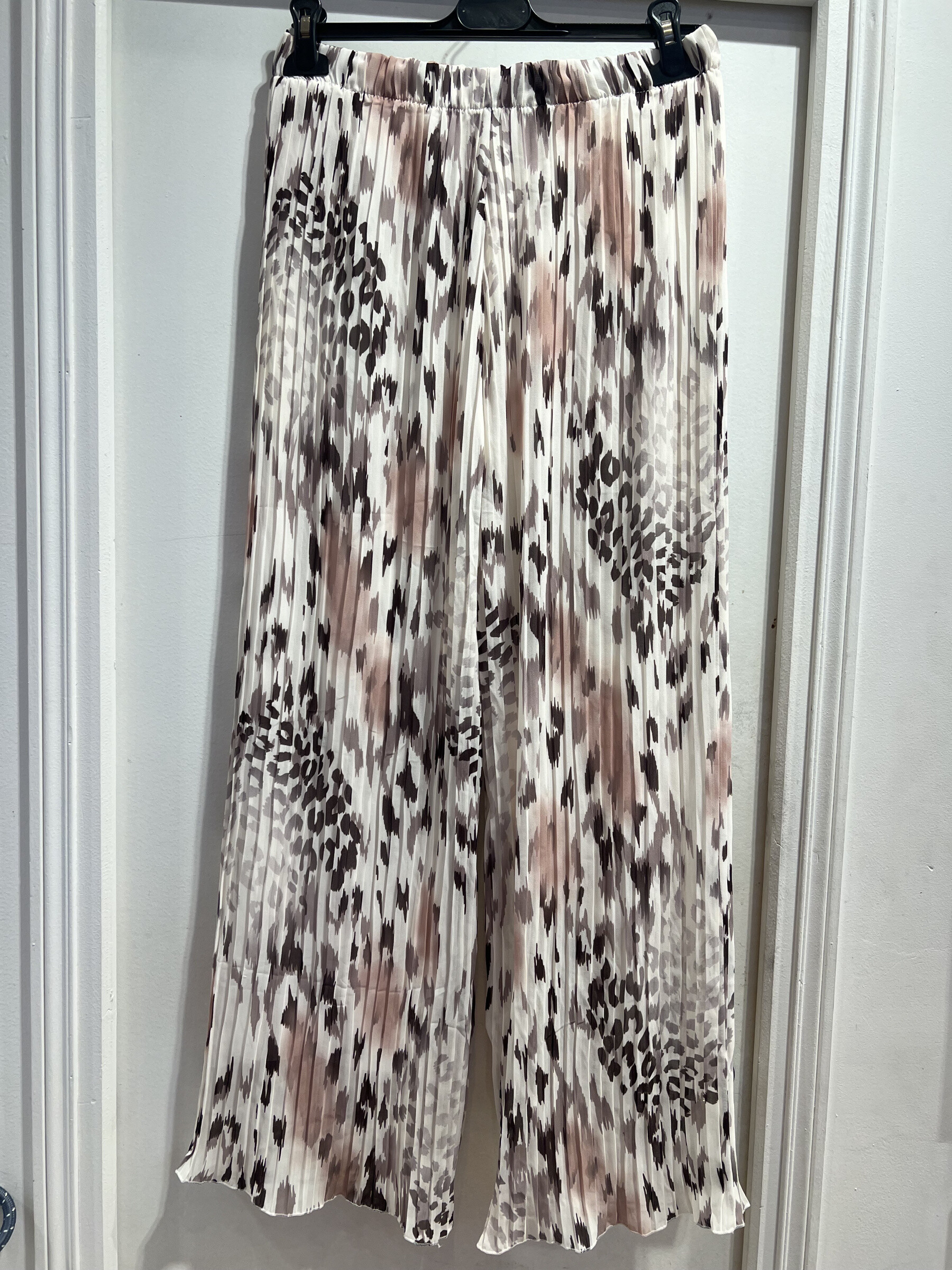 Mayorista LATINO - Pantalones de fluido de impresión beige léopard