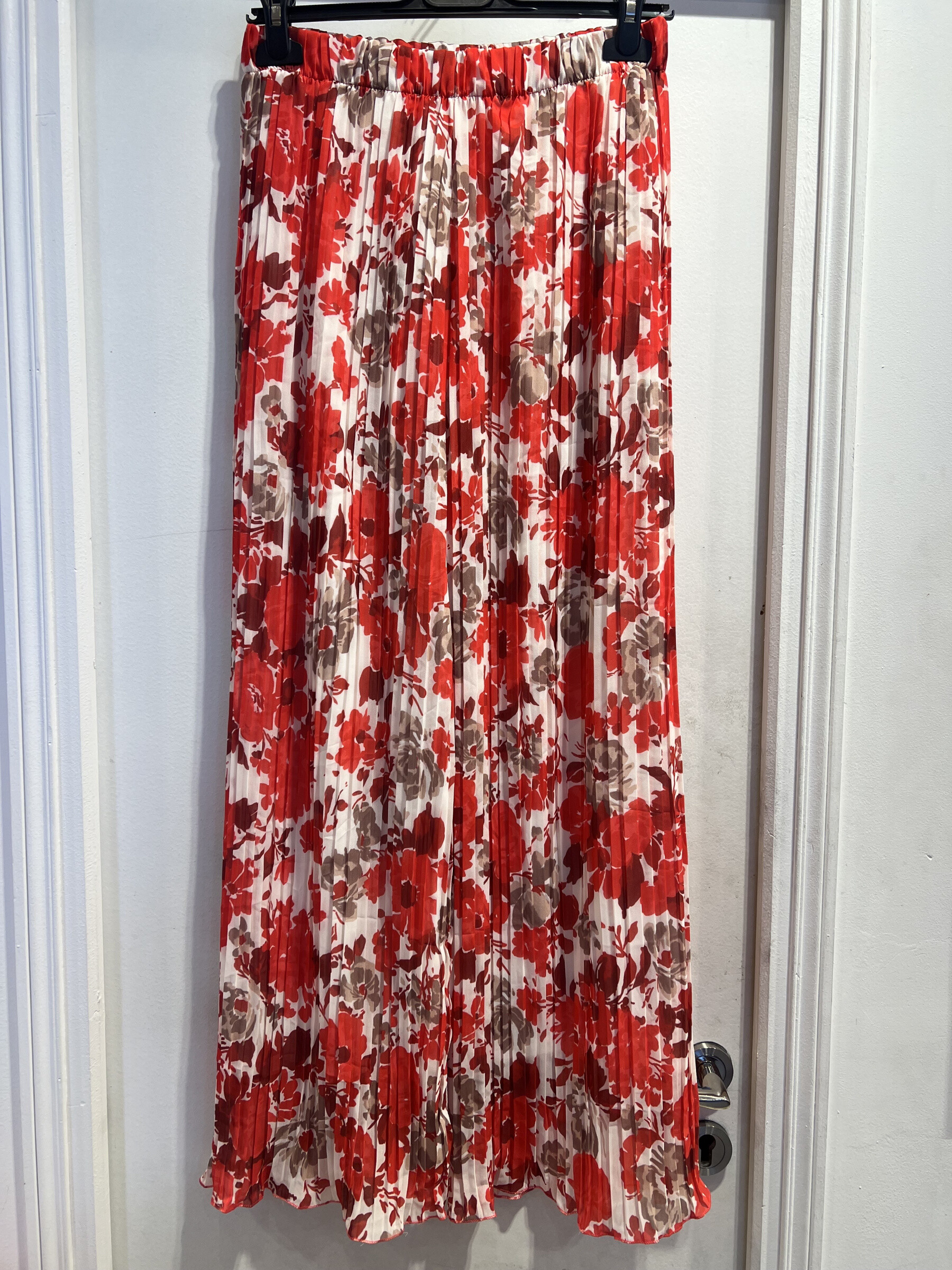 Wholesaler LATINO - Large pleated fluid pants, floral print