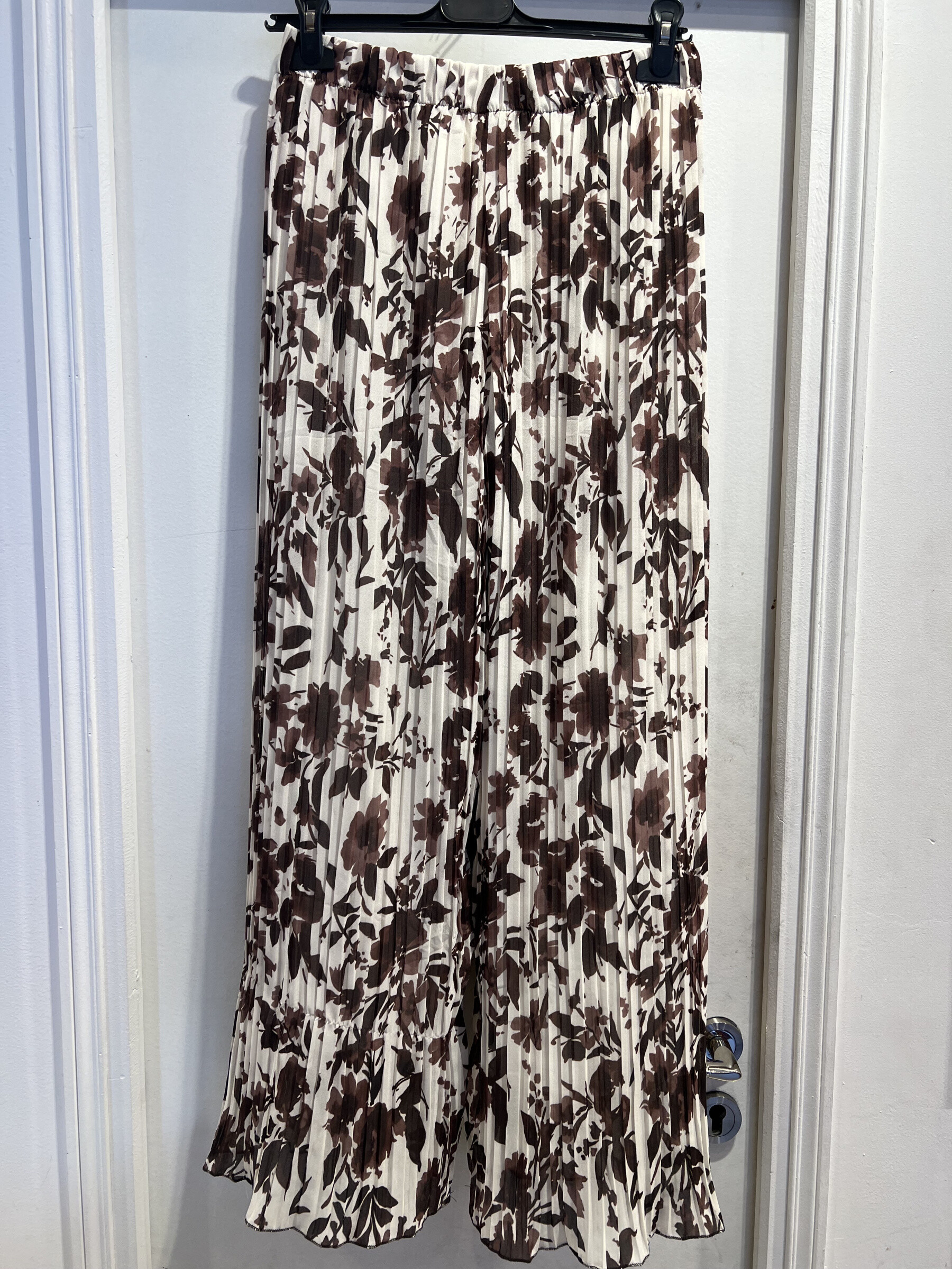 Wholesaler LATINO - Large pleated pants printed floral choco