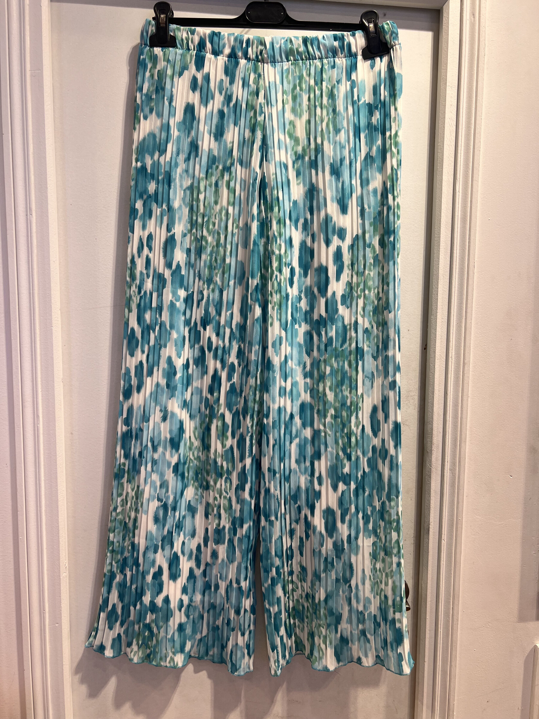 Wholesaler LATINO - Plurid fluid pants with green water patterns