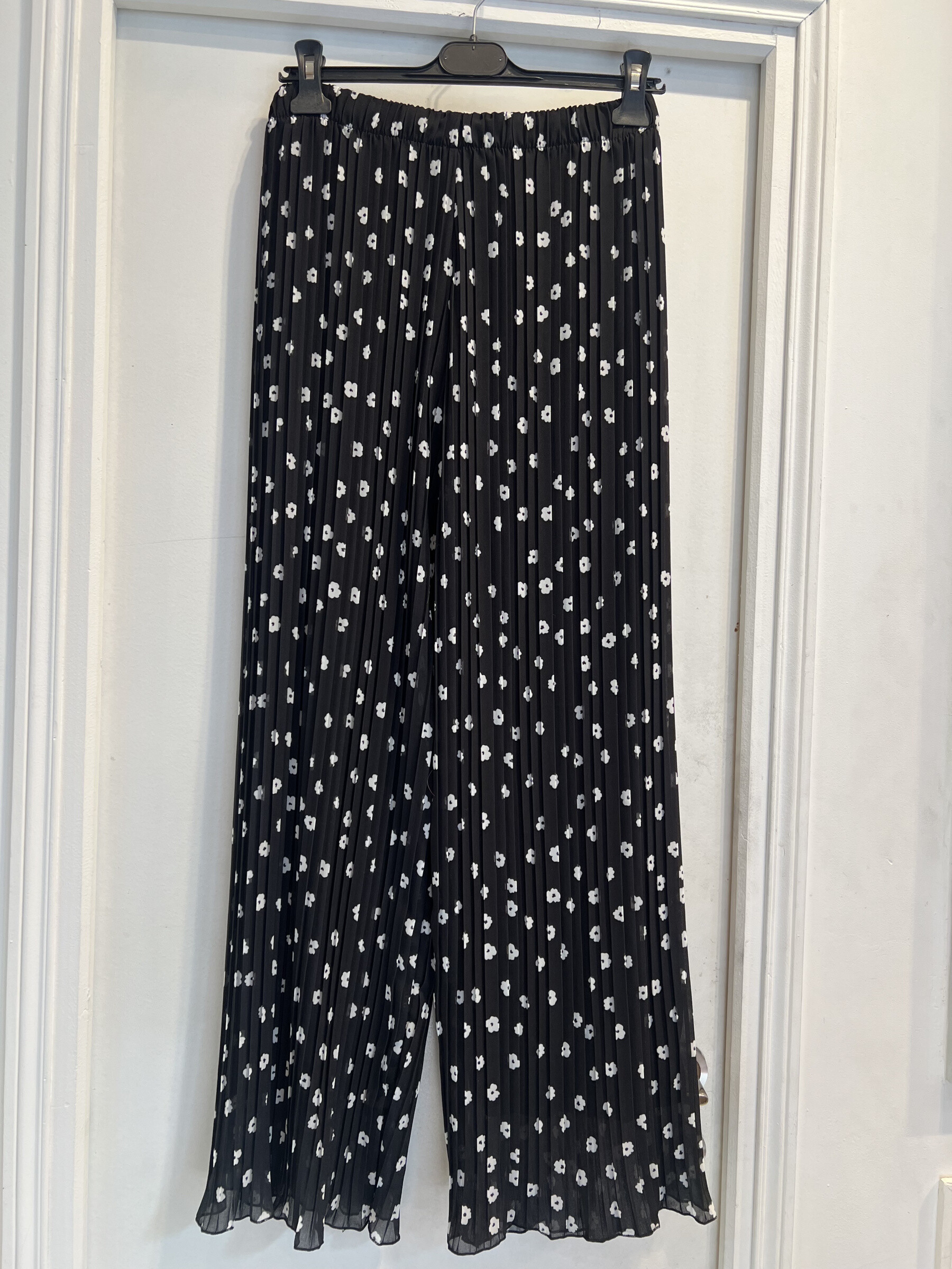 Grossiste LATINO - Pantalon plissé Tendance et élégance