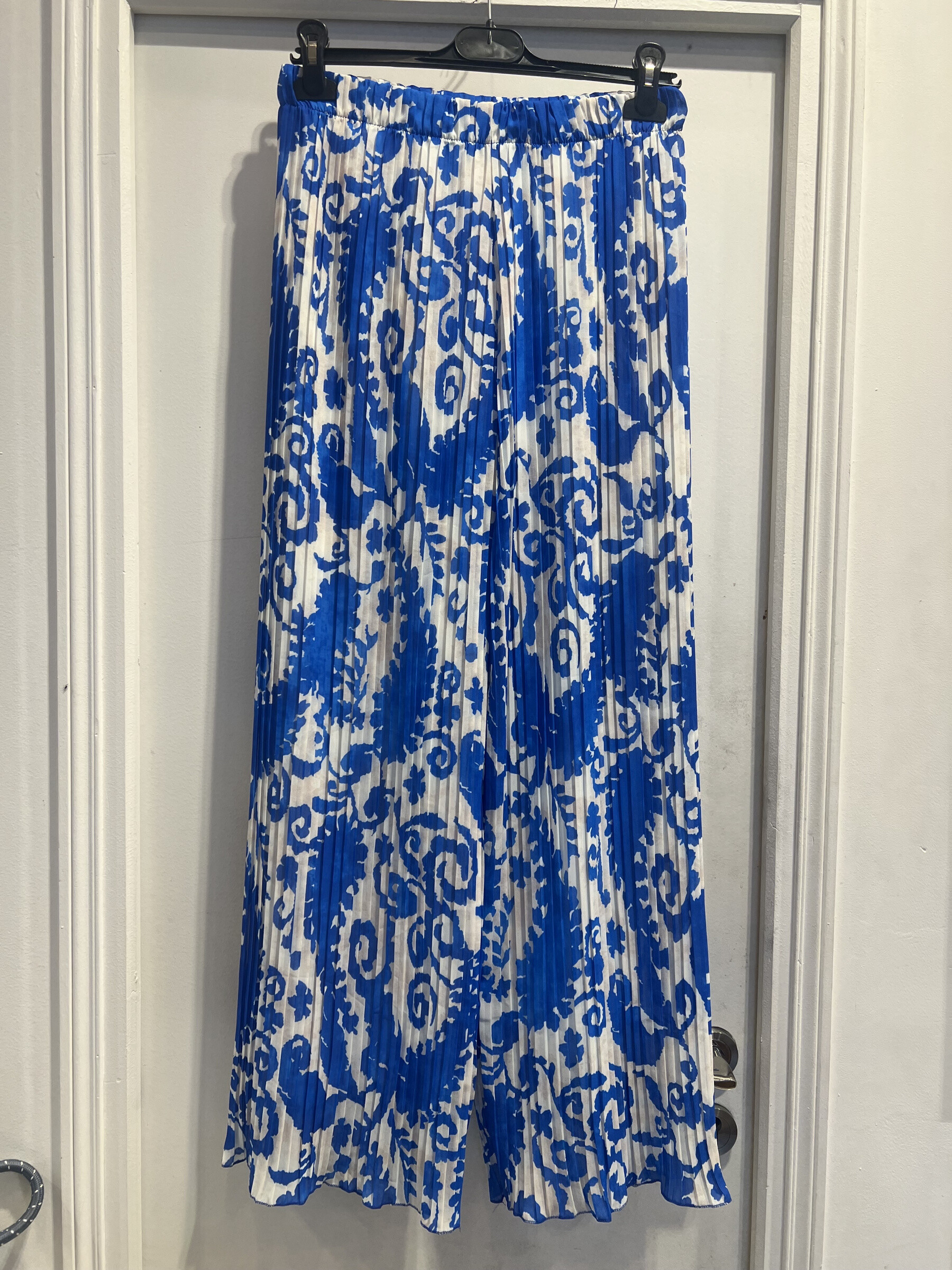 Wholesaler LATINO - Large fluid, pleated and double pants, printed