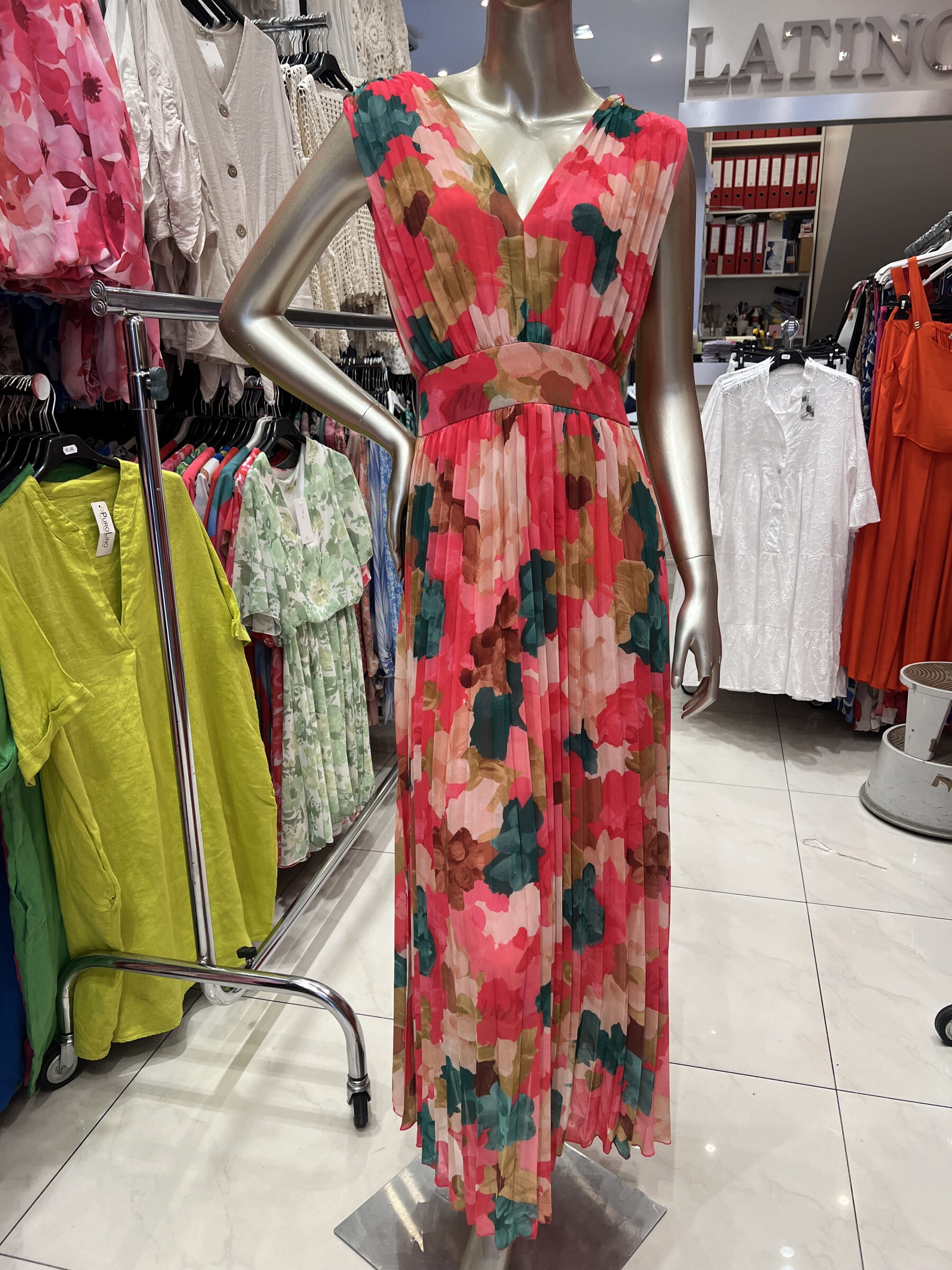 Wholesaler LATINO - Long fluid pleated dress, colored floral print