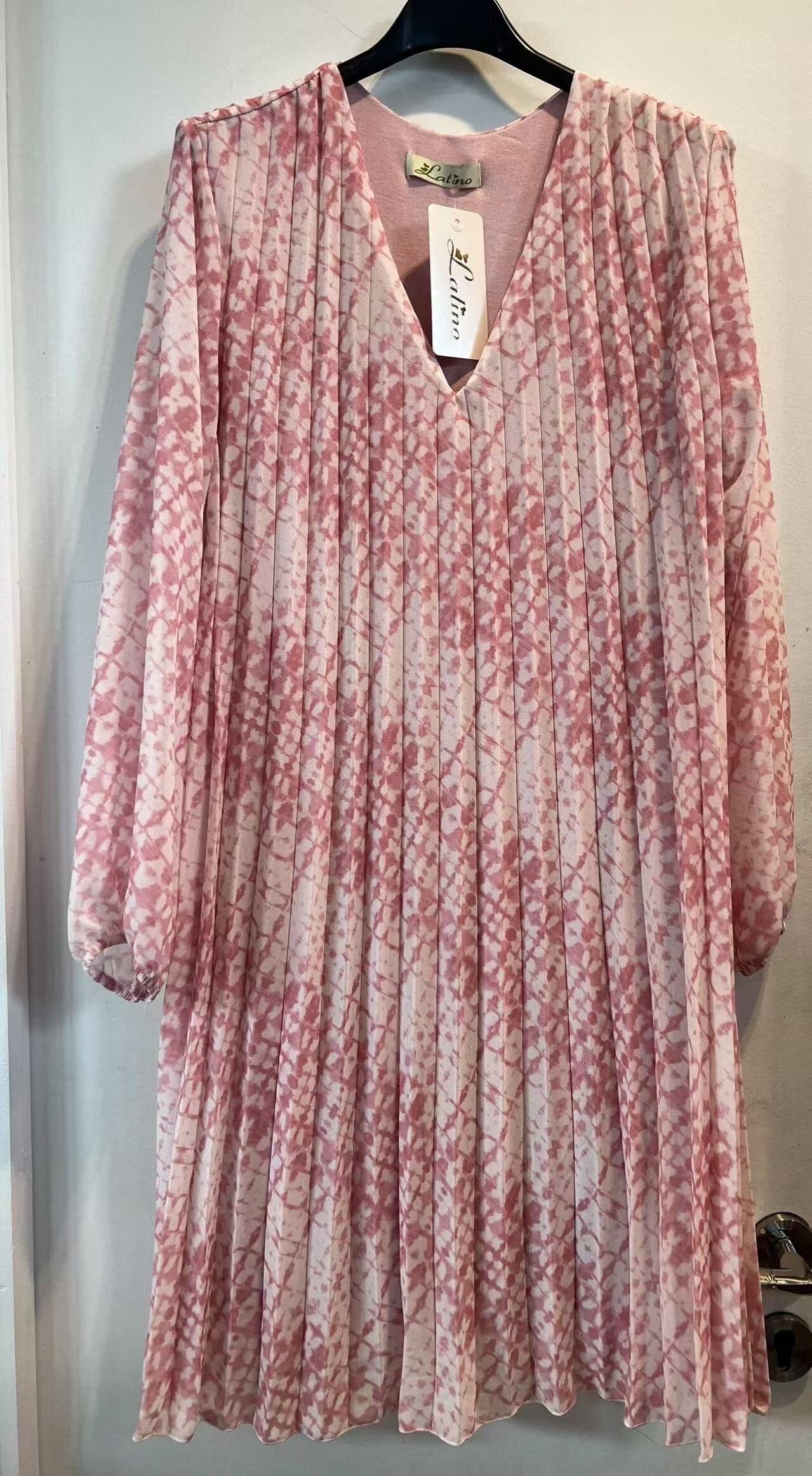 Großhändler LATINO - Gedrucktes V -Neck -Kleid