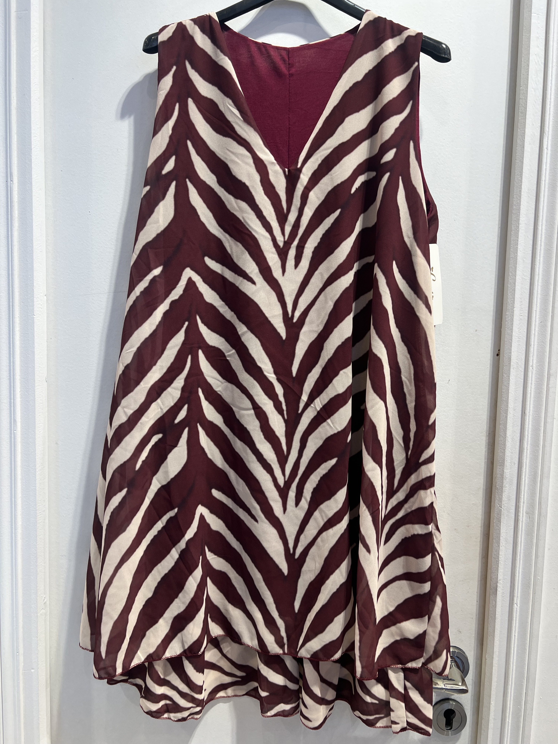 Wholesaler LATINO - Sleeveless V-neck dress