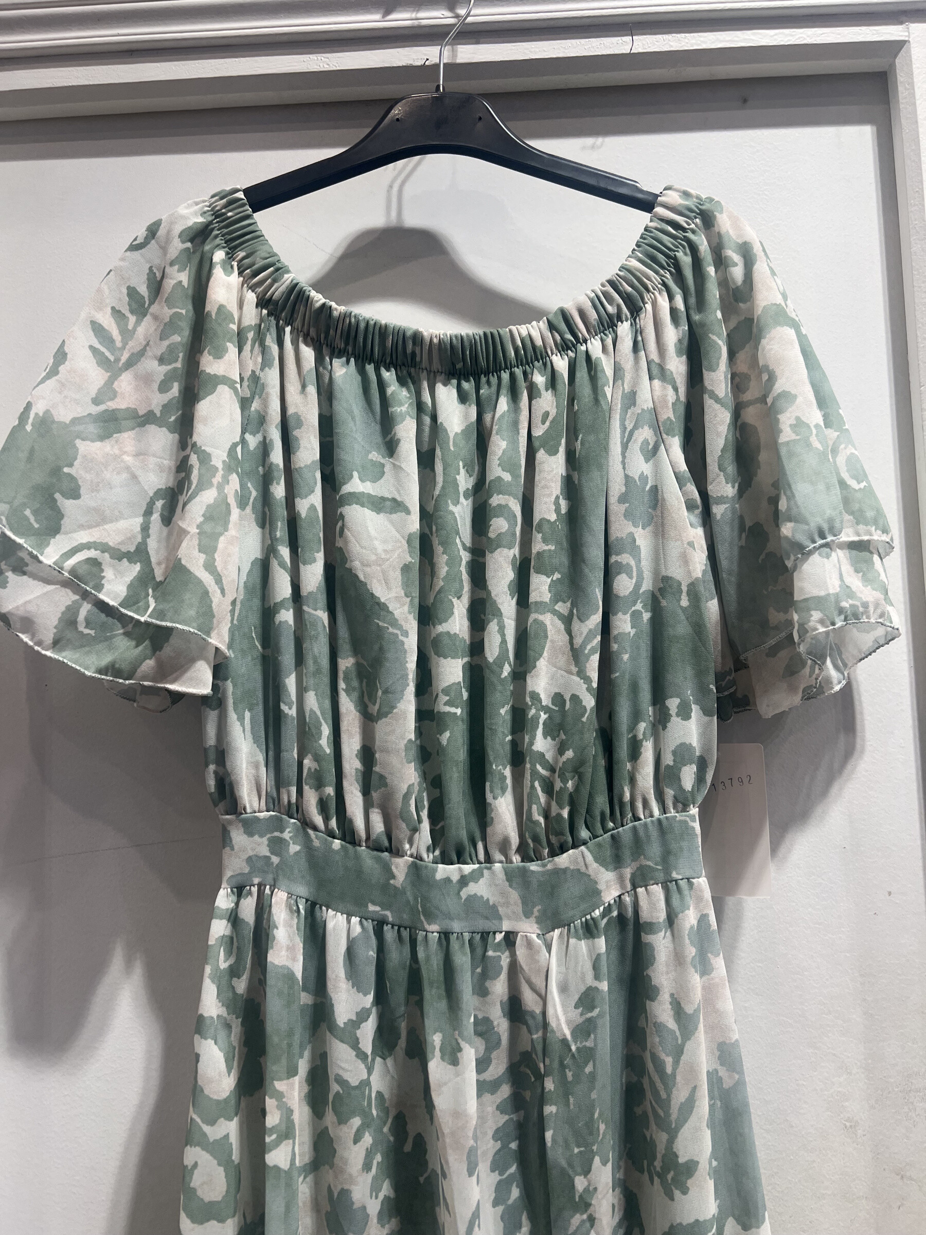 Wholesaler LATINO - Long bare shoulders printed Cashmere light light