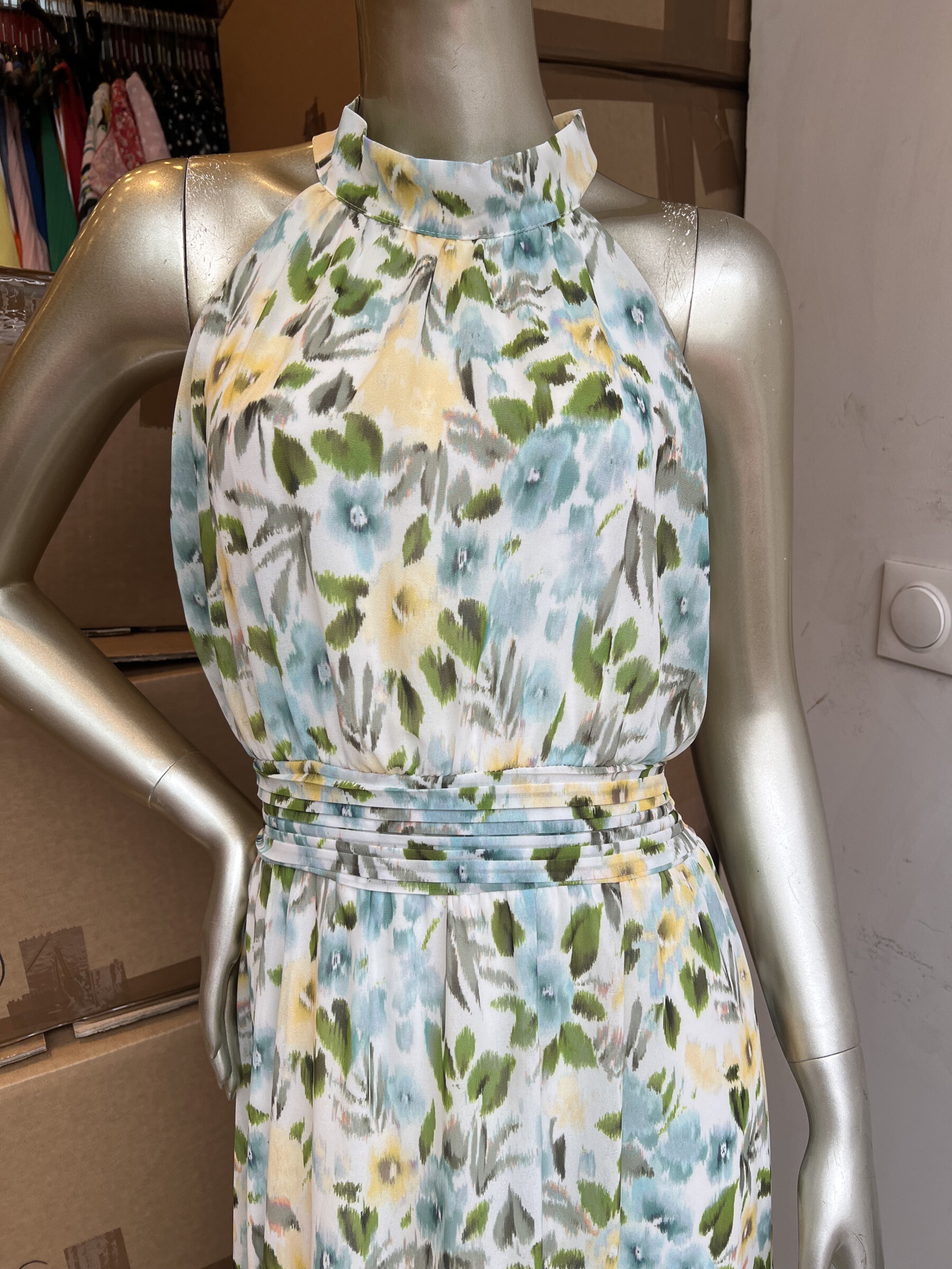 Wholesaler LATINO - Long slot fluid dress, green and white yellow floral print