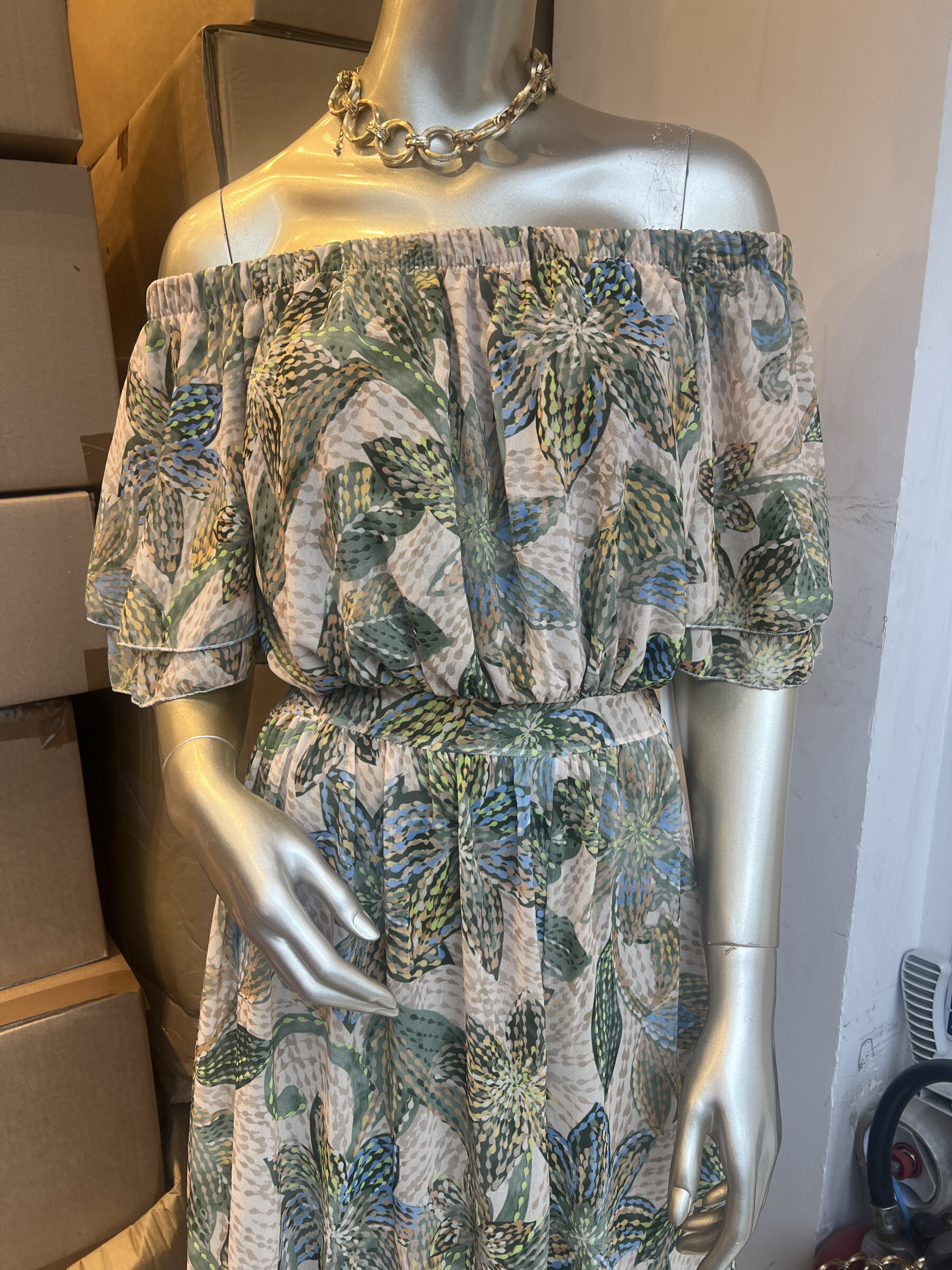 Wholesaler LATINO - Long slot dress, naked shoulders print green