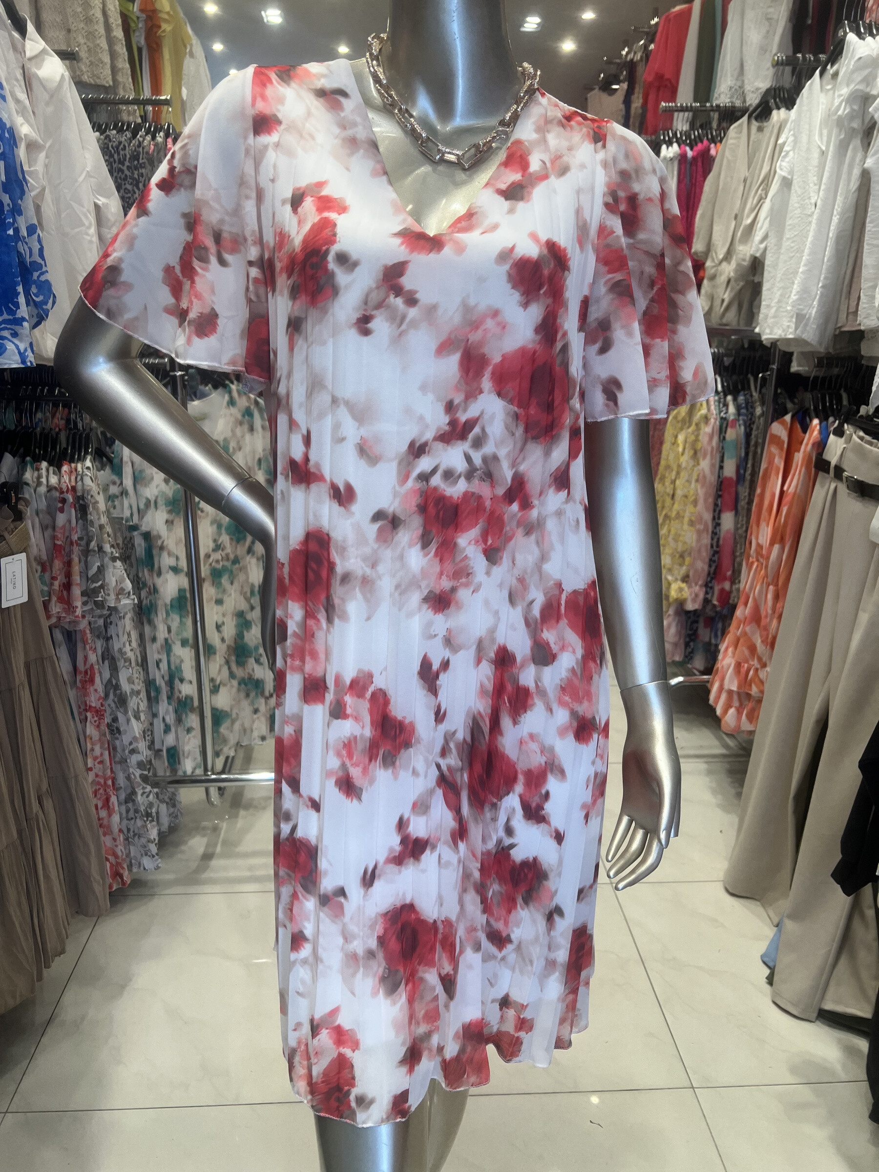 Wholesaler LATINO - Fluid dress with floral print