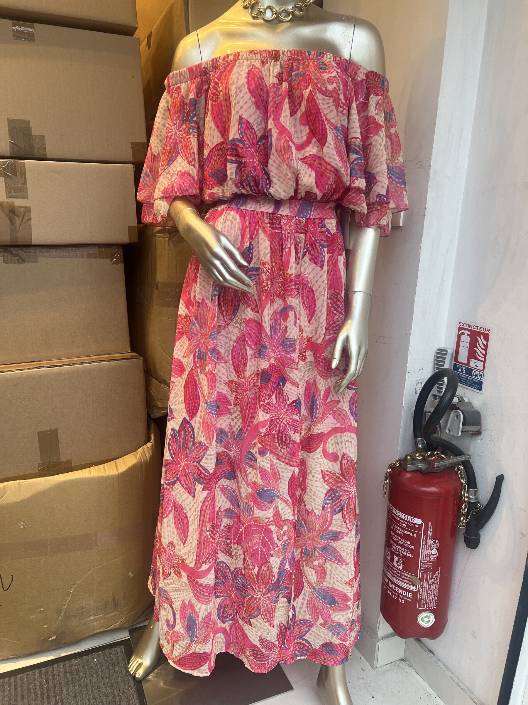Wholesaler LATINO - Long bare shoulders Floral printed fuchsia print