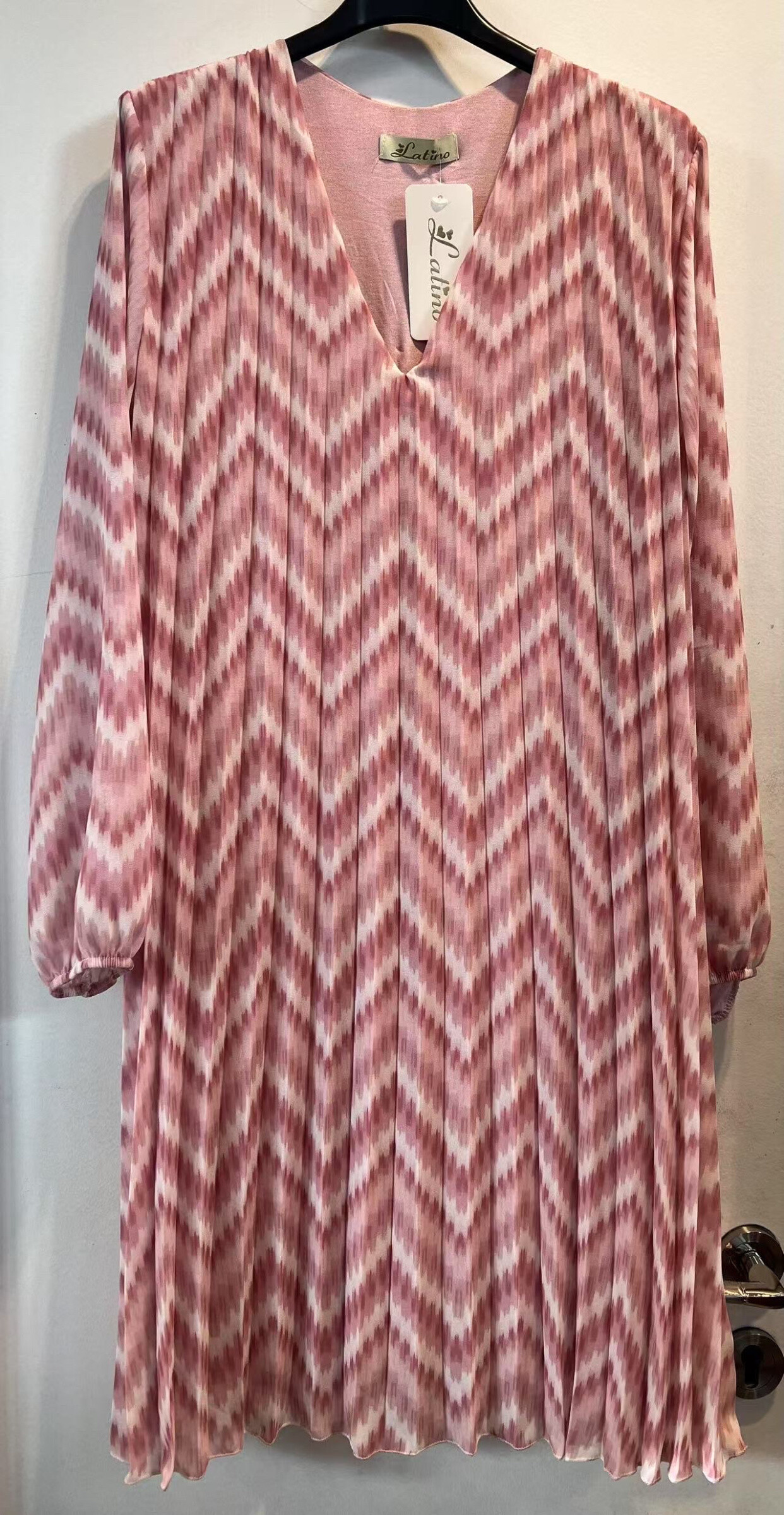 Großhändler LATINO - Gedrucktes V -Neck -Kleid